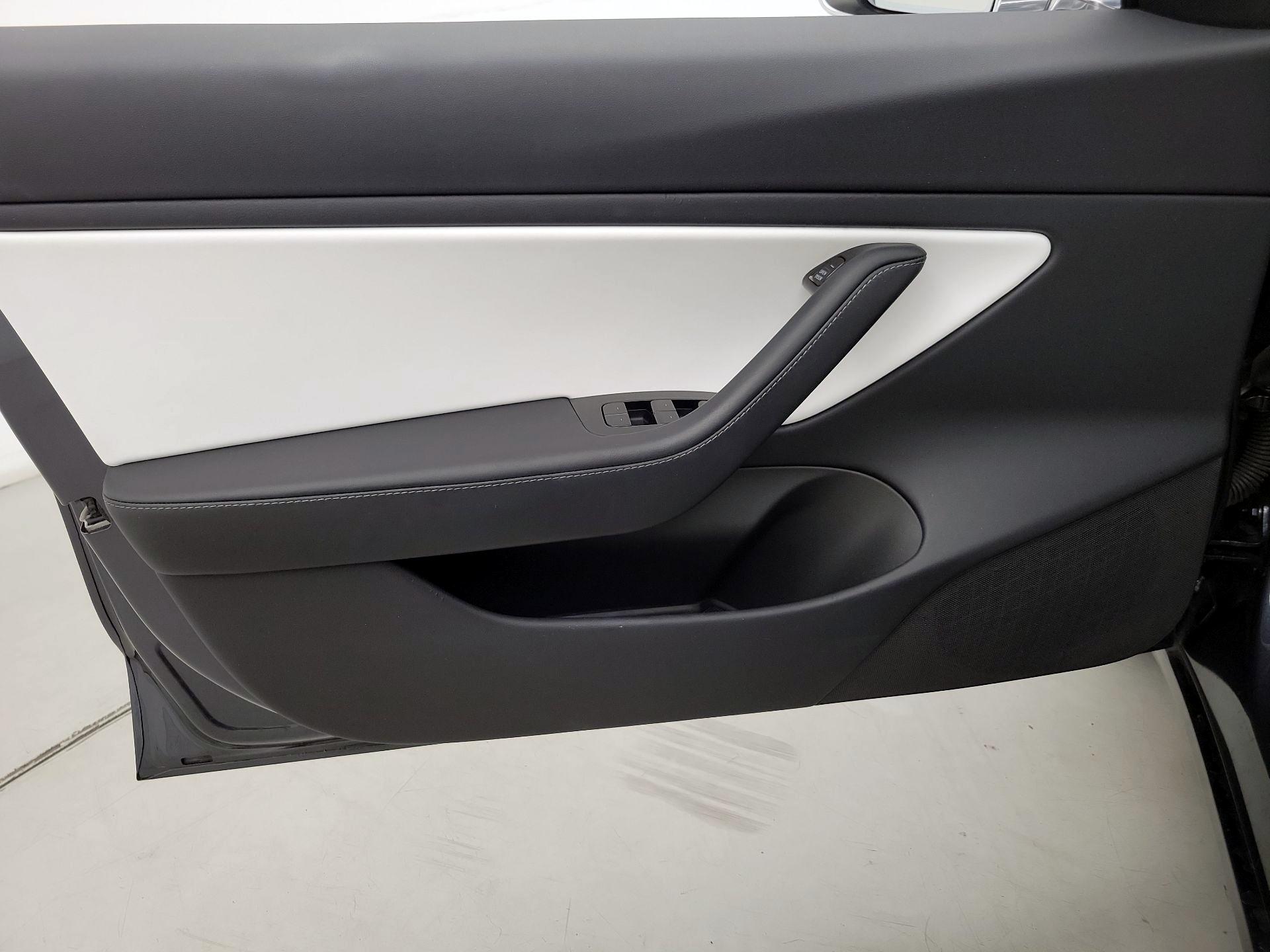 Thumbnail: 2019 Tesla Model 3 - 12