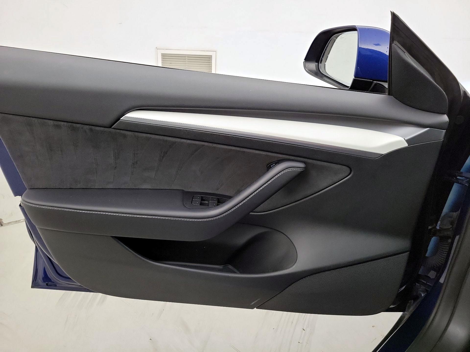 Thumbnail: 2022 Tesla Model 3 - 12