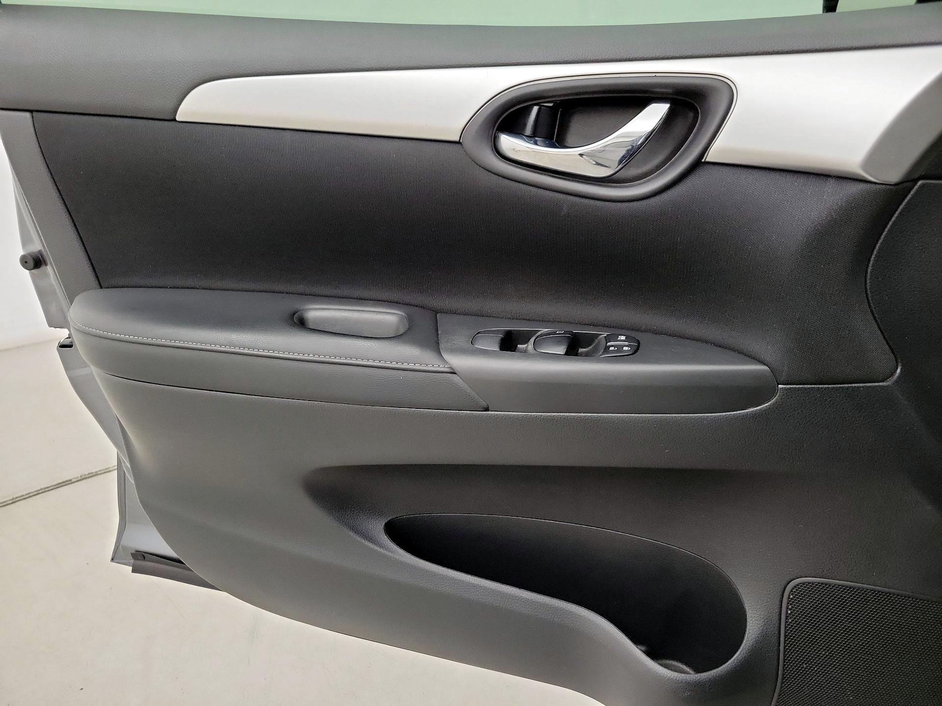 Thumbnail: 2019 Nissan Sentra - 12