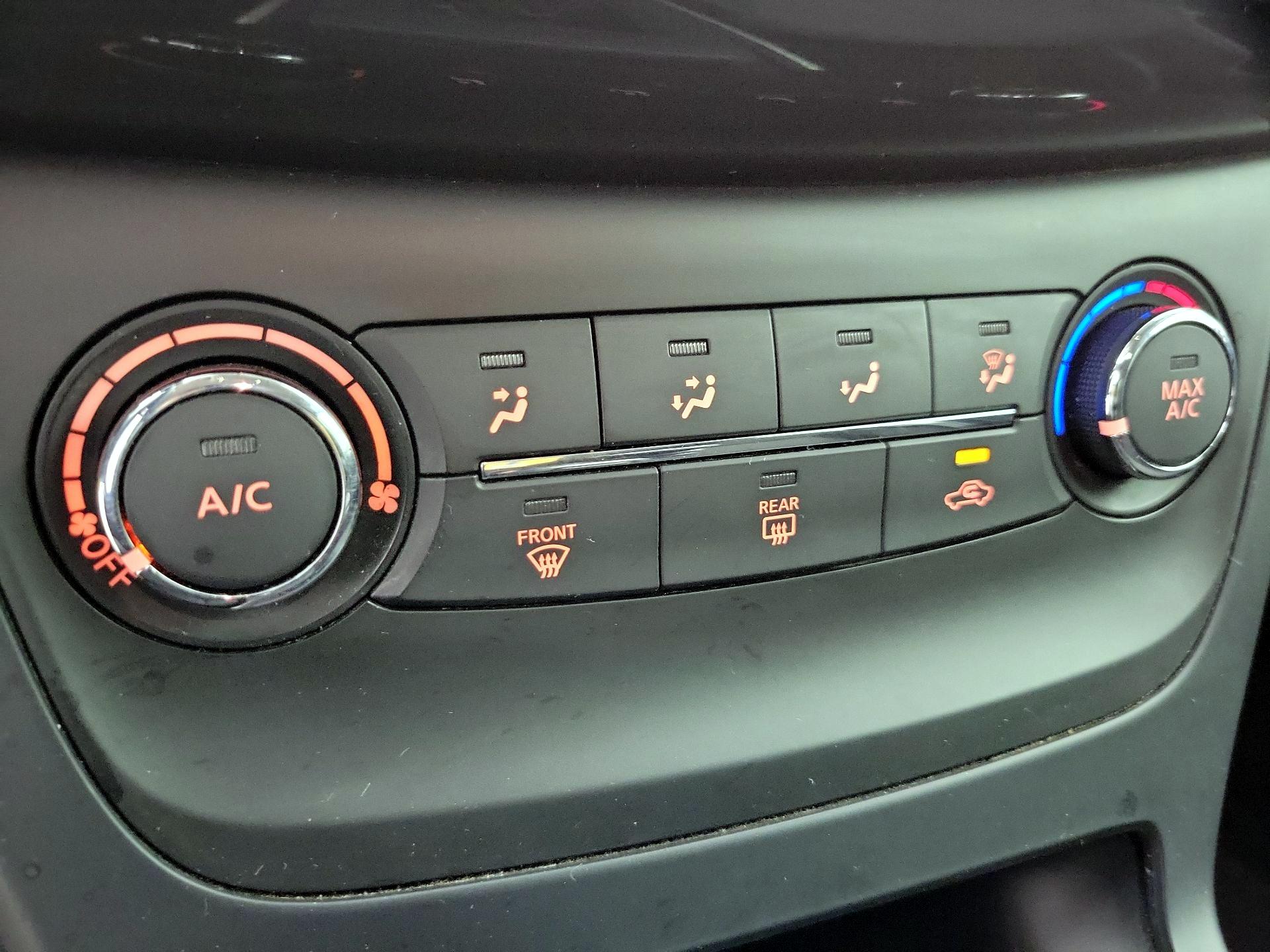 Thumbnail: 2019 Nissan Sentra - 16