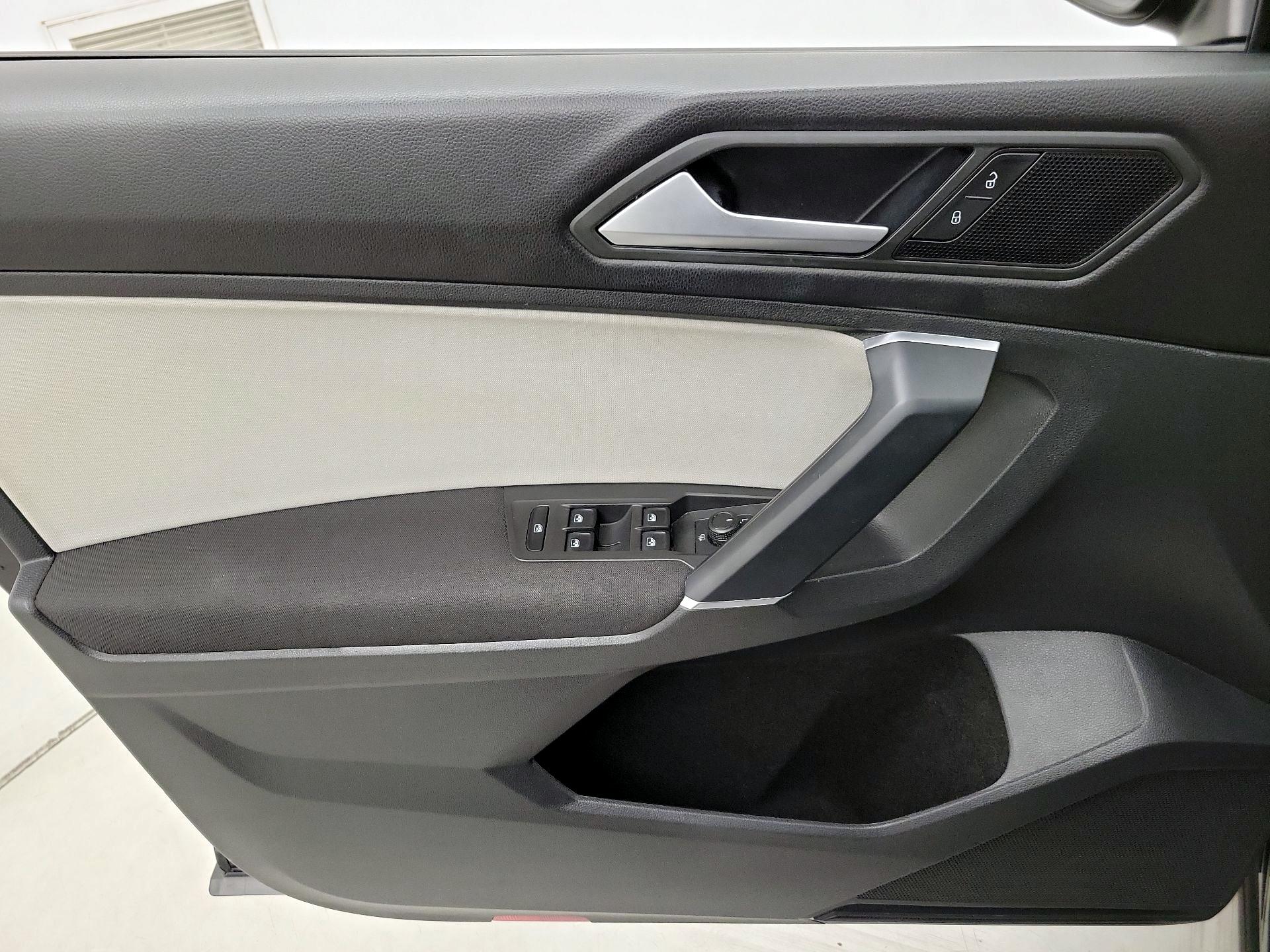 Thumbnail: 2020 Volkswagen Tiguan - 12