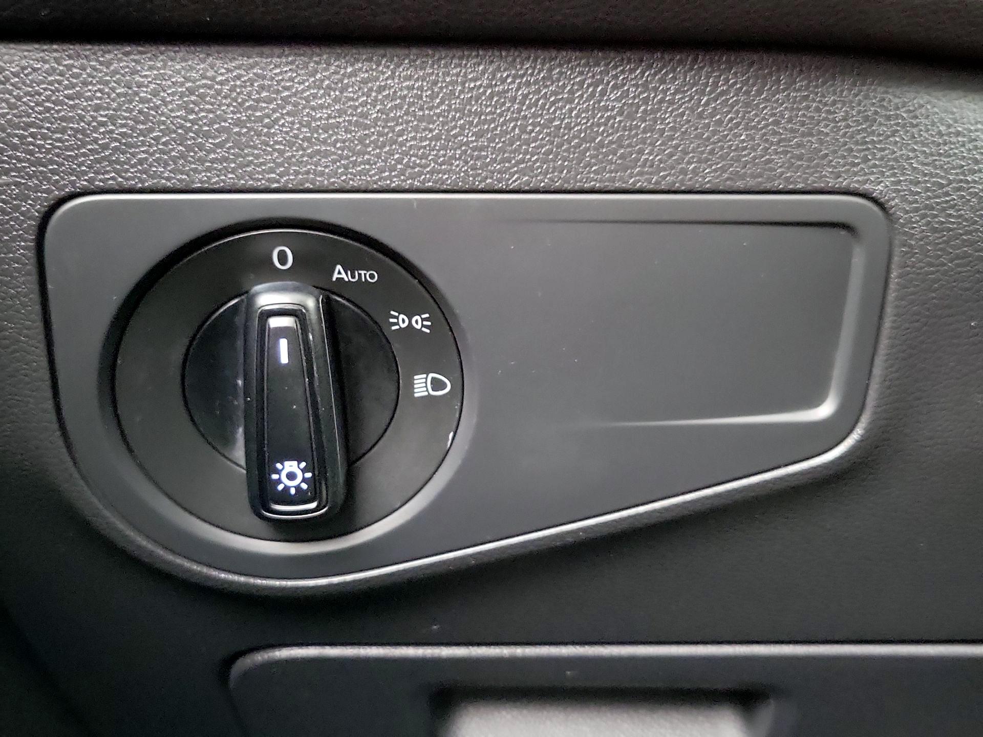 Thumbnail: 2020 Volkswagen Tiguan - 13