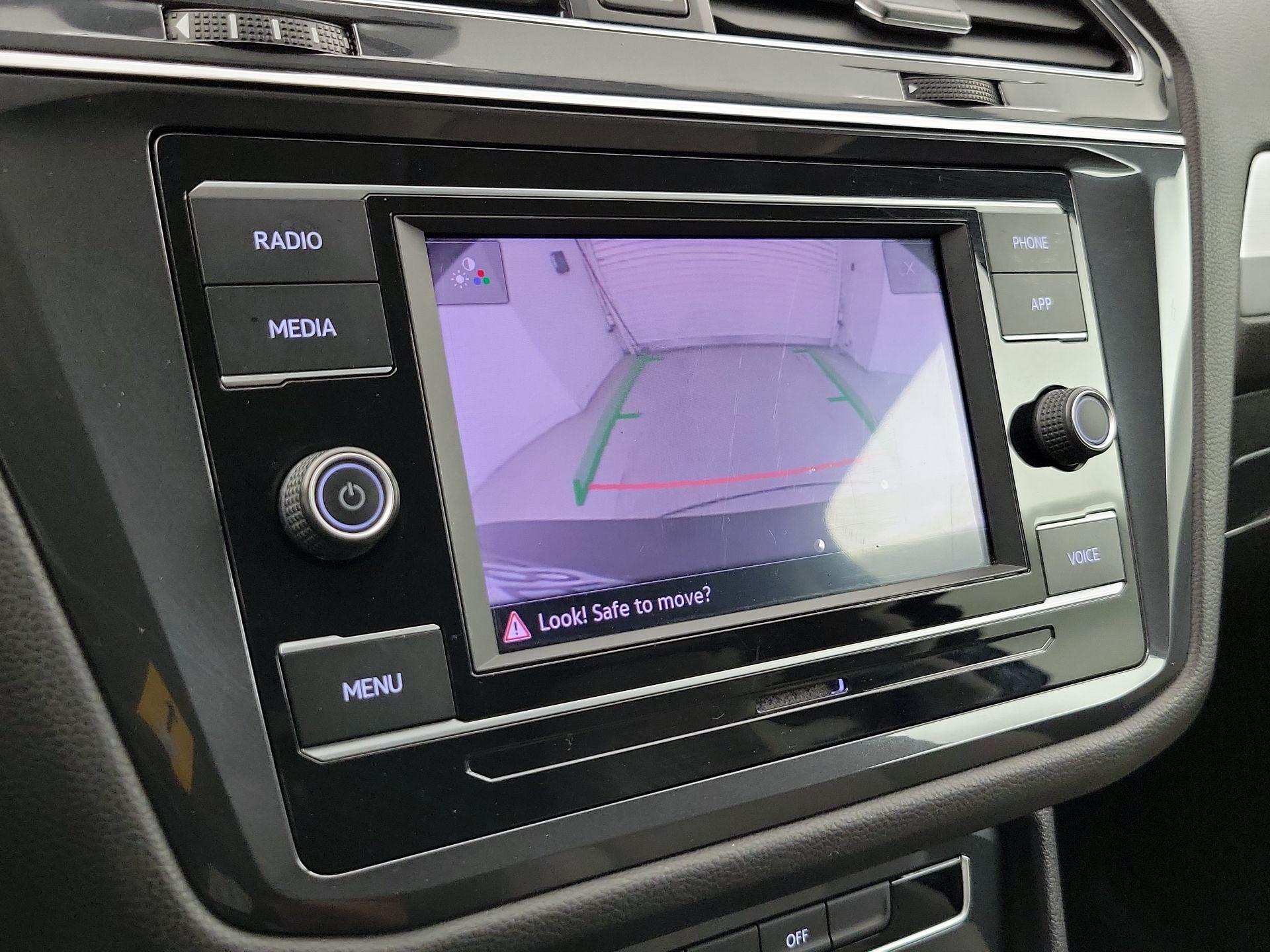 Thumbnail: 2020 Volkswagen Tiguan - 14