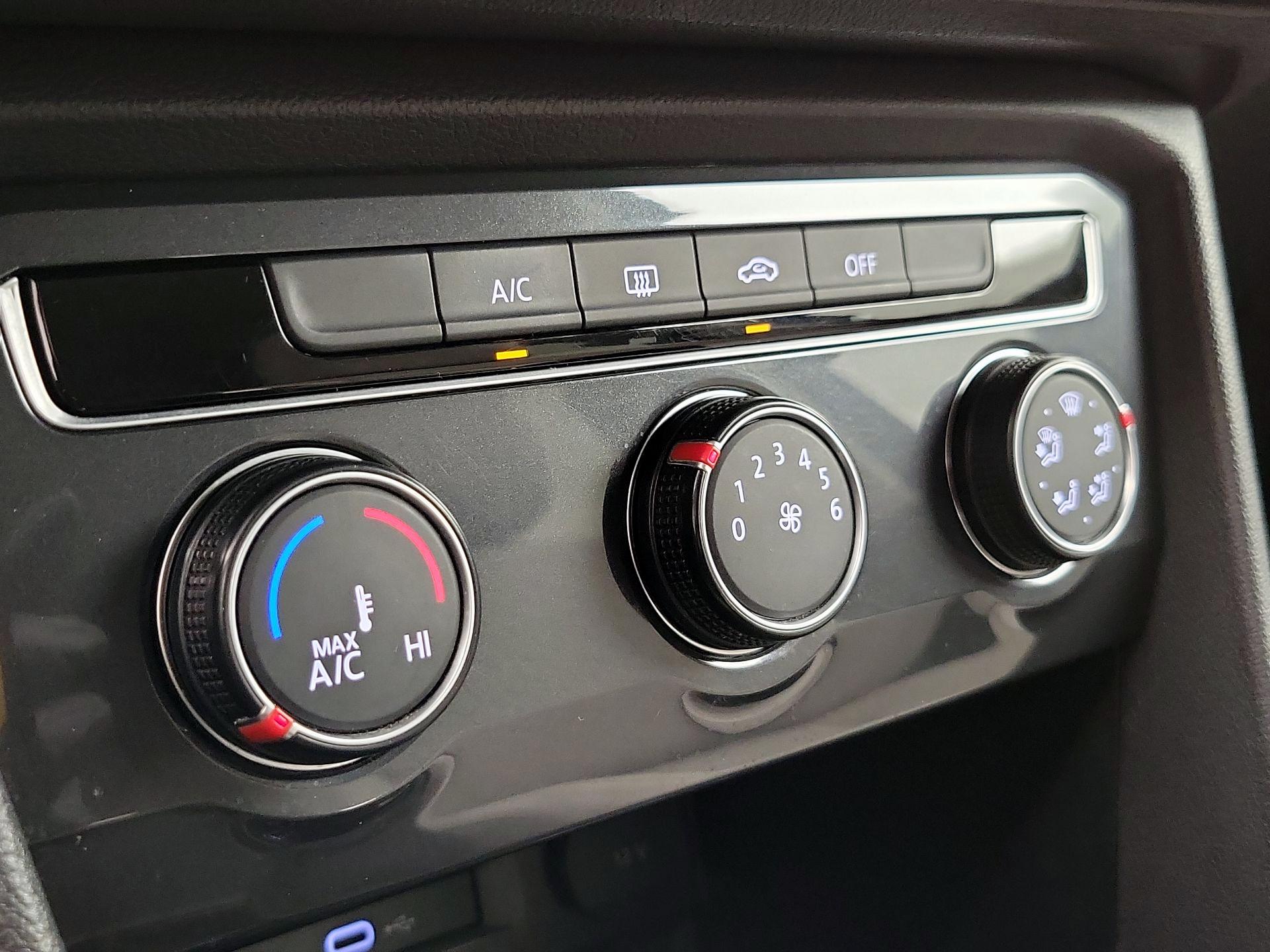 Thumbnail: 2020 Volkswagen Tiguan - 16