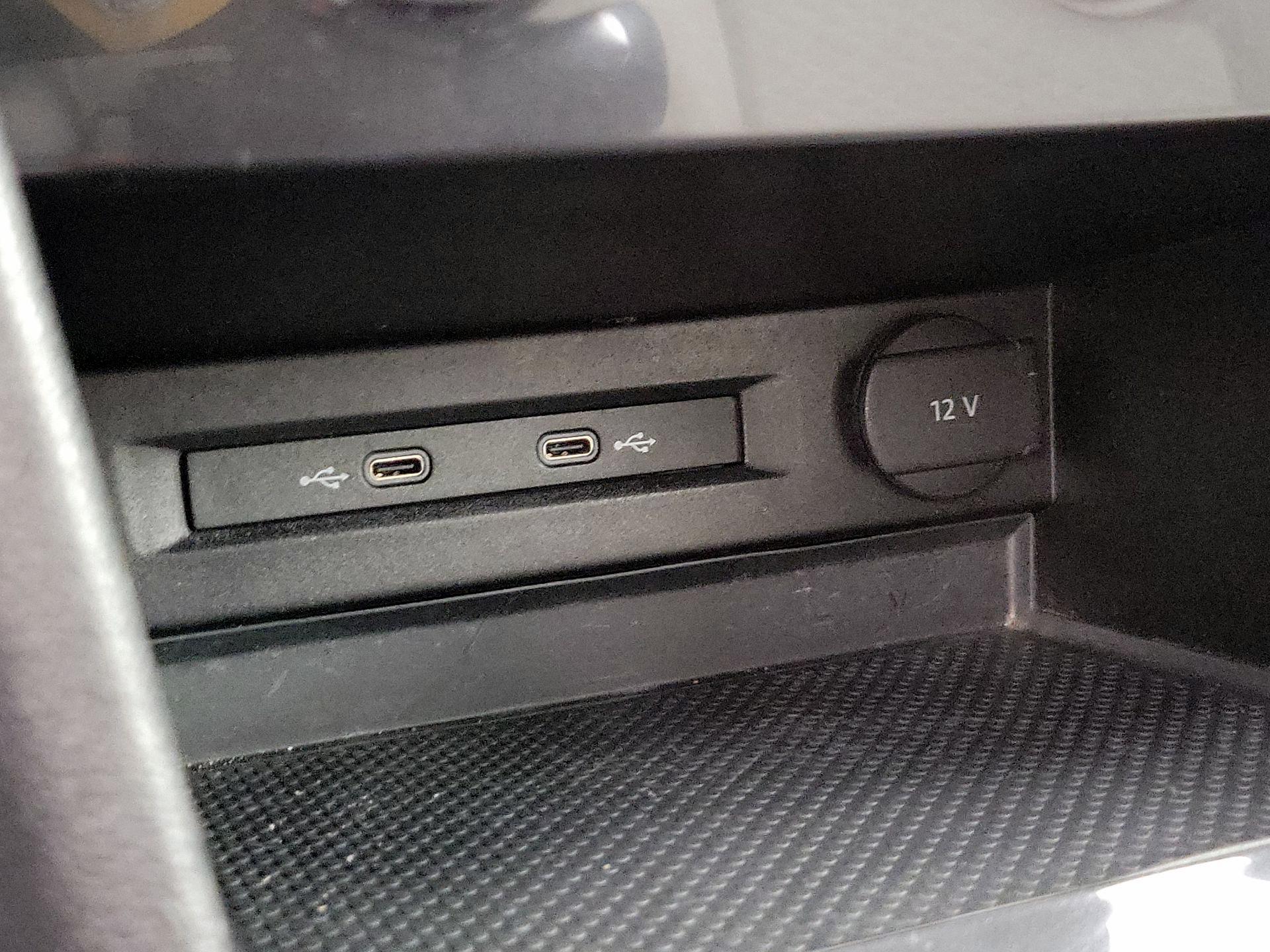 Thumbnail: 2020 Volkswagen Tiguan - 18