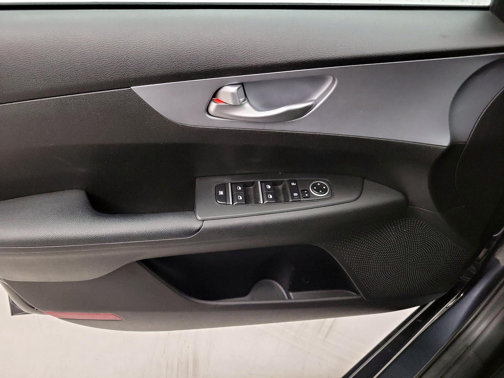 Thumbnail: 2023 Kia Forte - 12