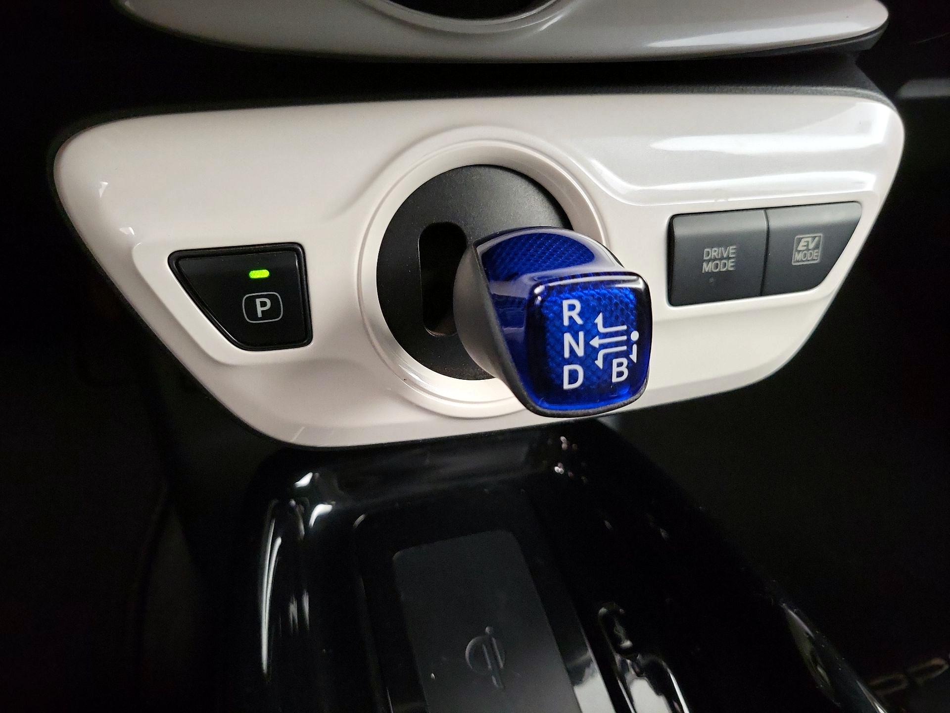 Thumbnail: 2017 Toyota Prius - 18