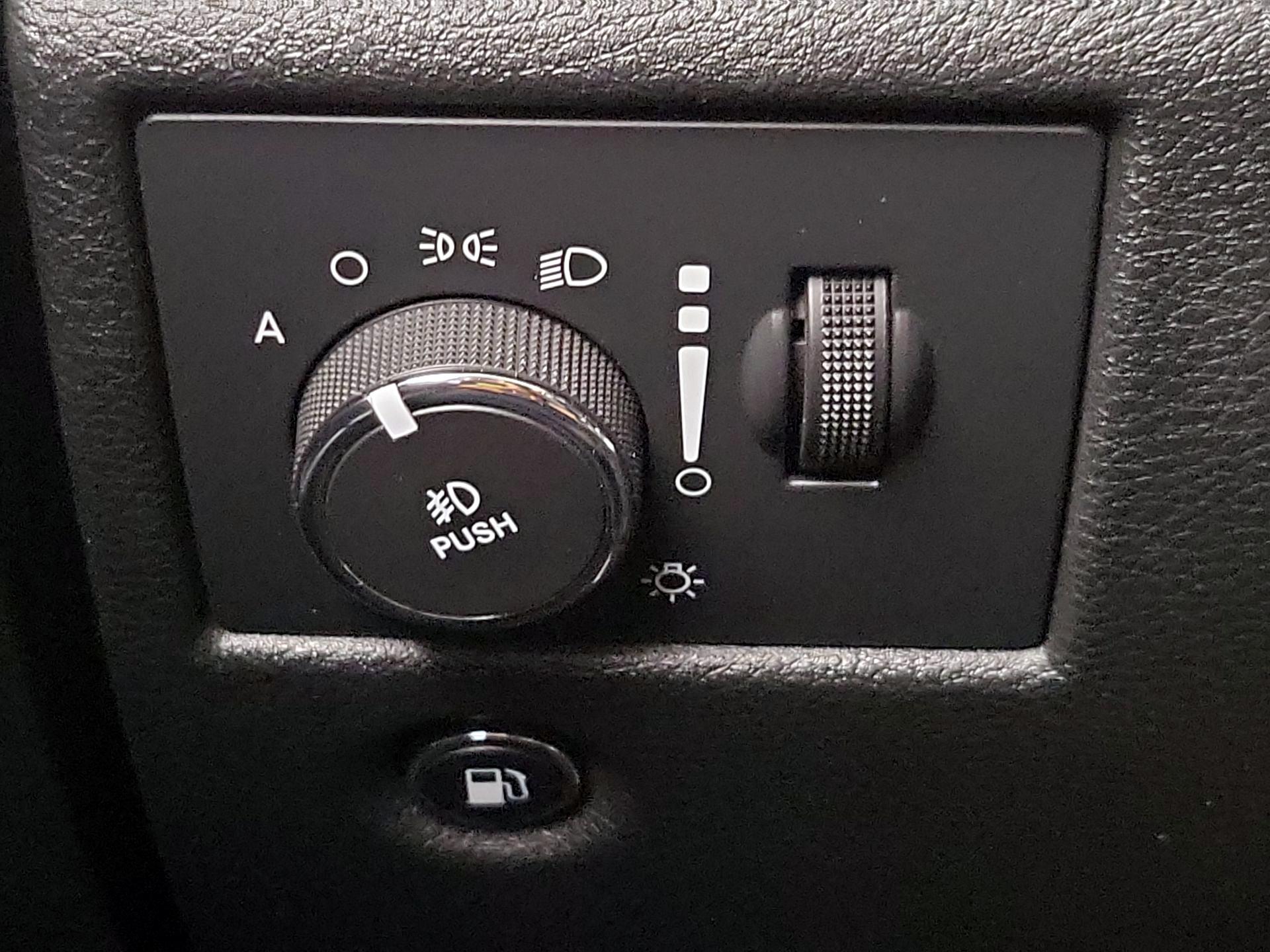 Thumbnail: 2015 Jeep Grand Cherokee - 13