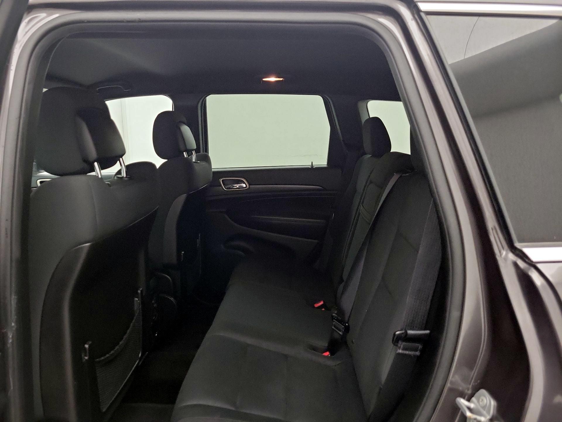 Thumbnail: 2015 Jeep Grand Cherokee - 18