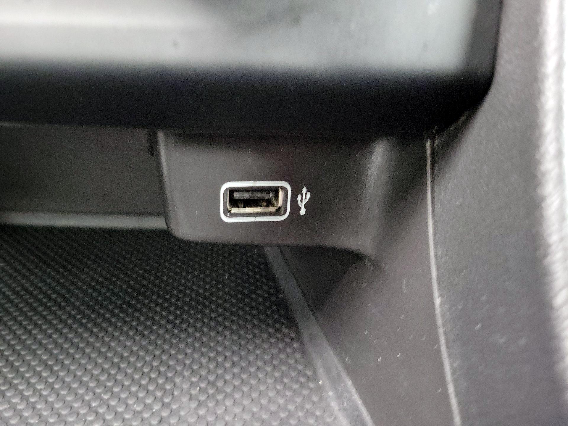 Thumbnail: 2019 Volkswagen Jetta - 18