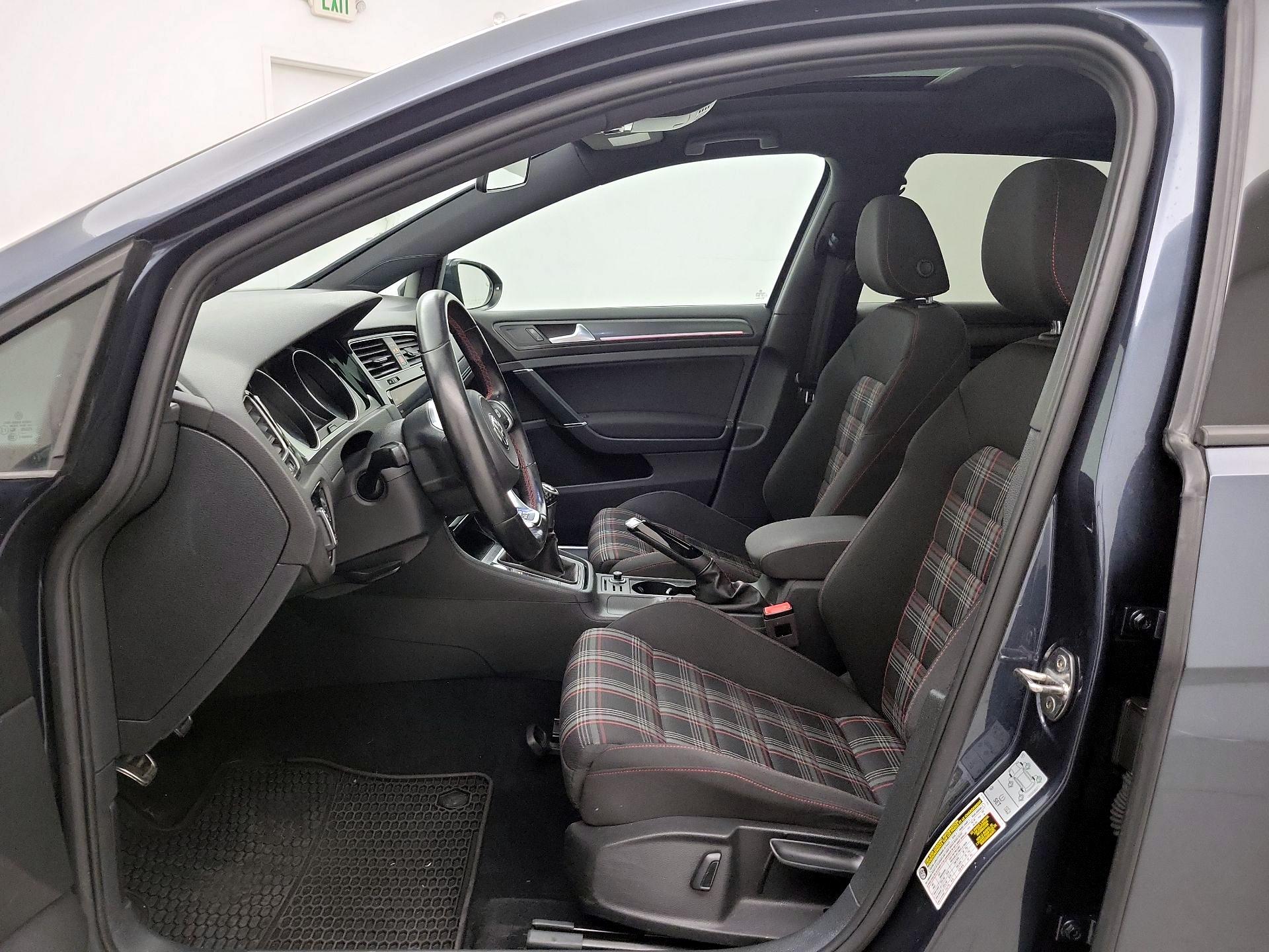 Thumbnail: 2018 Volkswagen Golf - 11