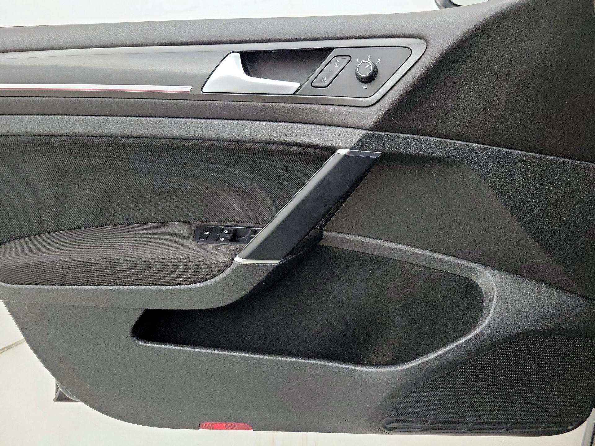 Thumbnail: 2018 Volkswagen Golf - 12