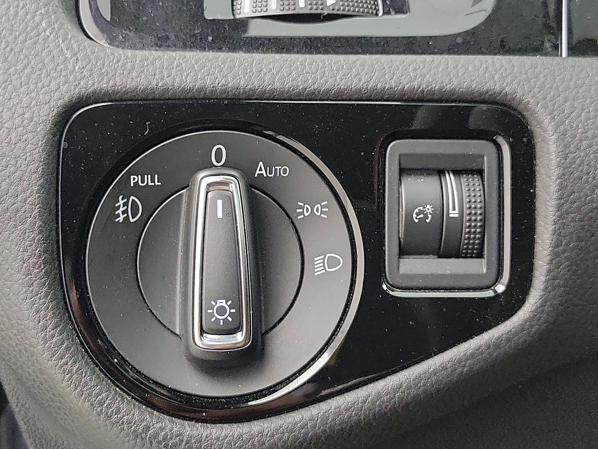 Thumbnail: 2018 Volkswagen Golf - 13