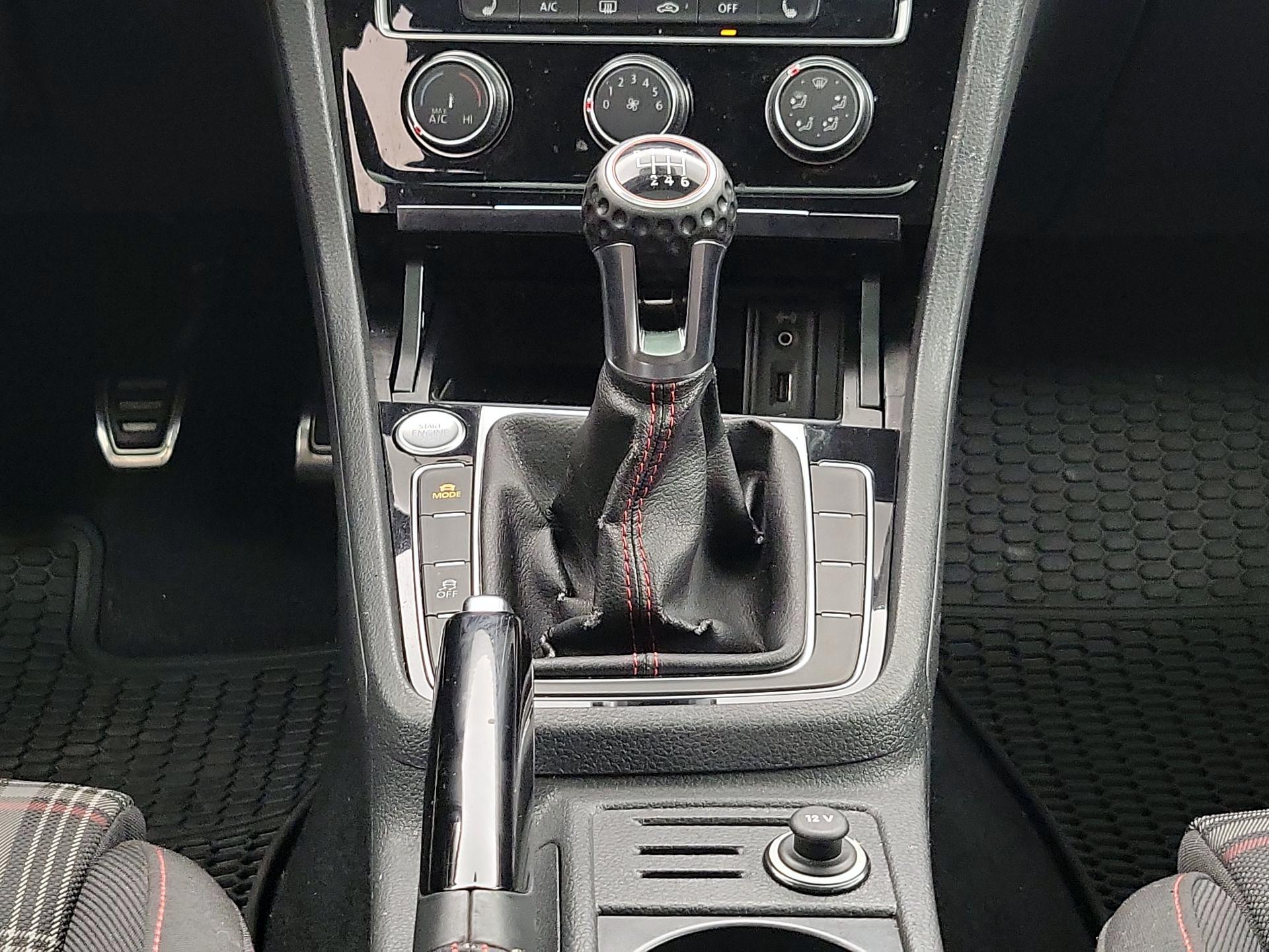 Thumbnail: 2018 Volkswagen Golf - 17