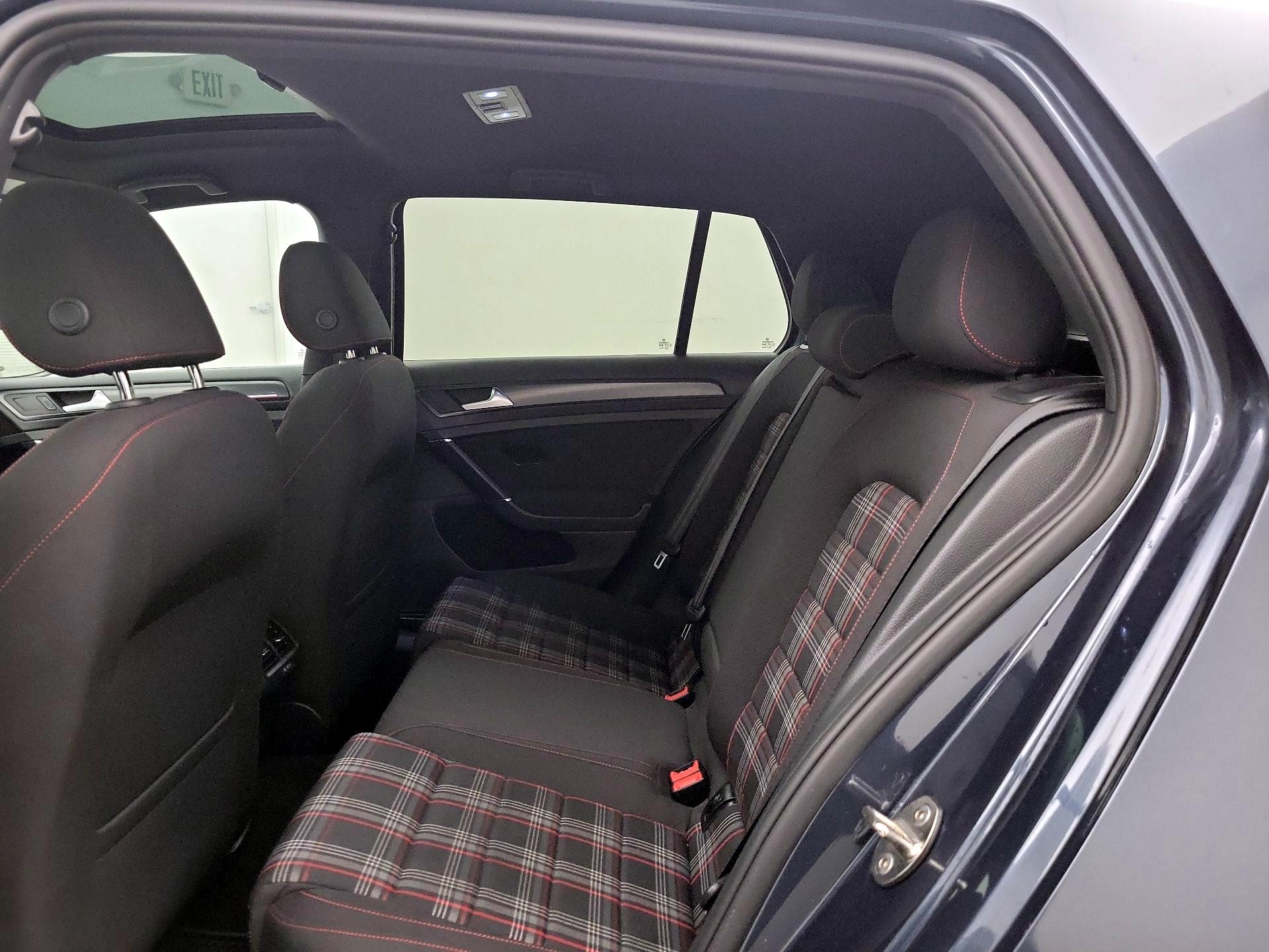 Thumbnail: 2018 Volkswagen Golf - 20