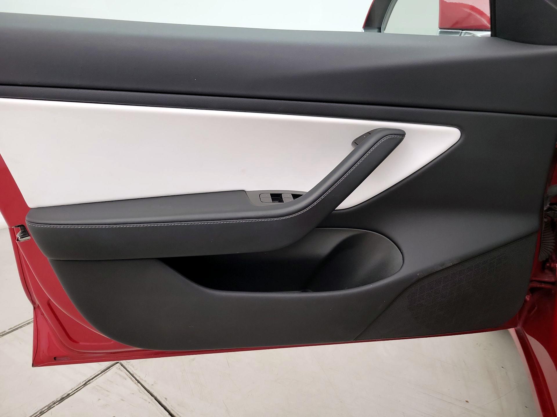 Thumbnail: 2020 Tesla Model 3 - 12