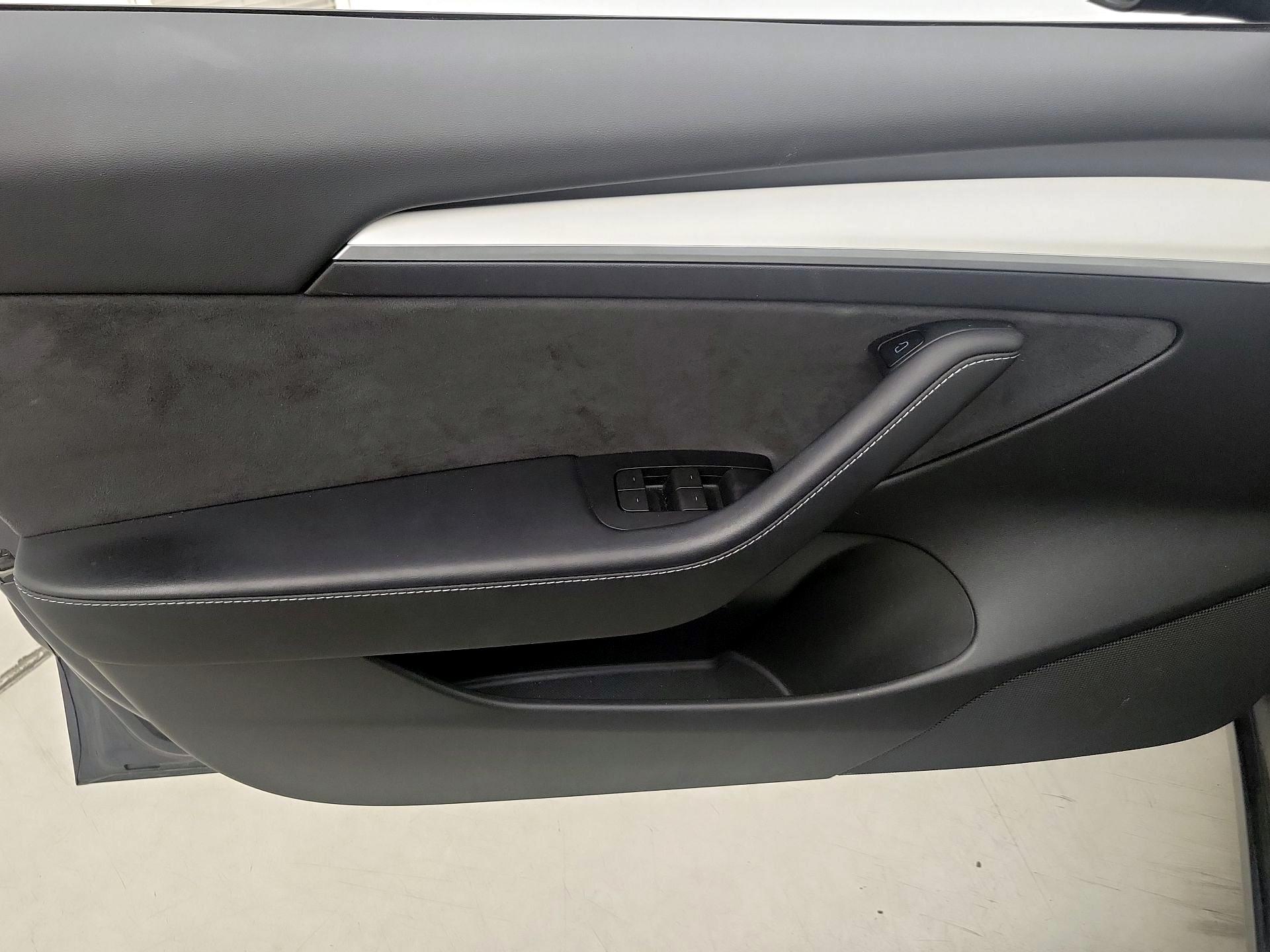 Thumbnail: 2022 Tesla Model 3 - 12