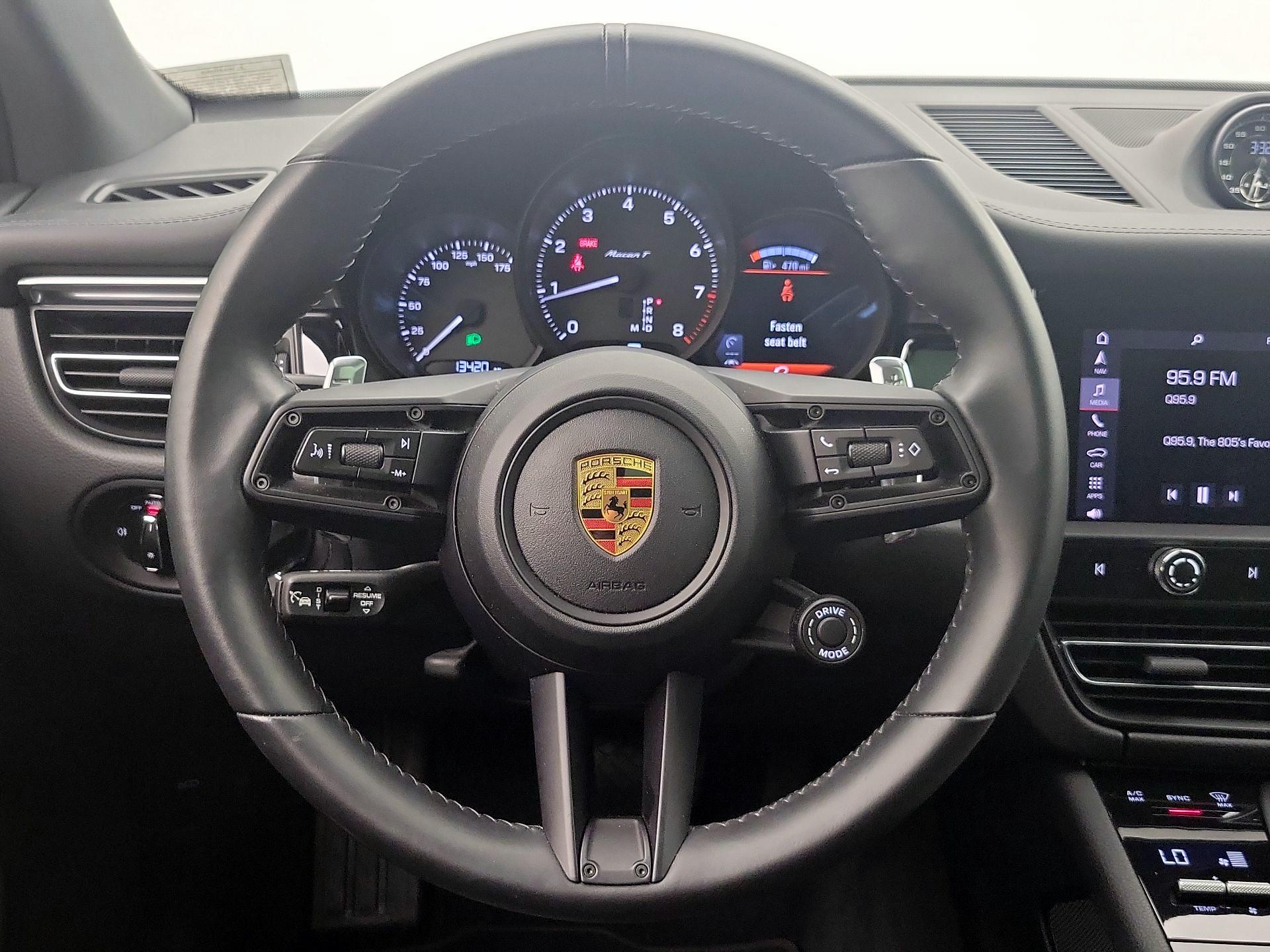 Thumbnail: 2023 Porsche Macan - 10