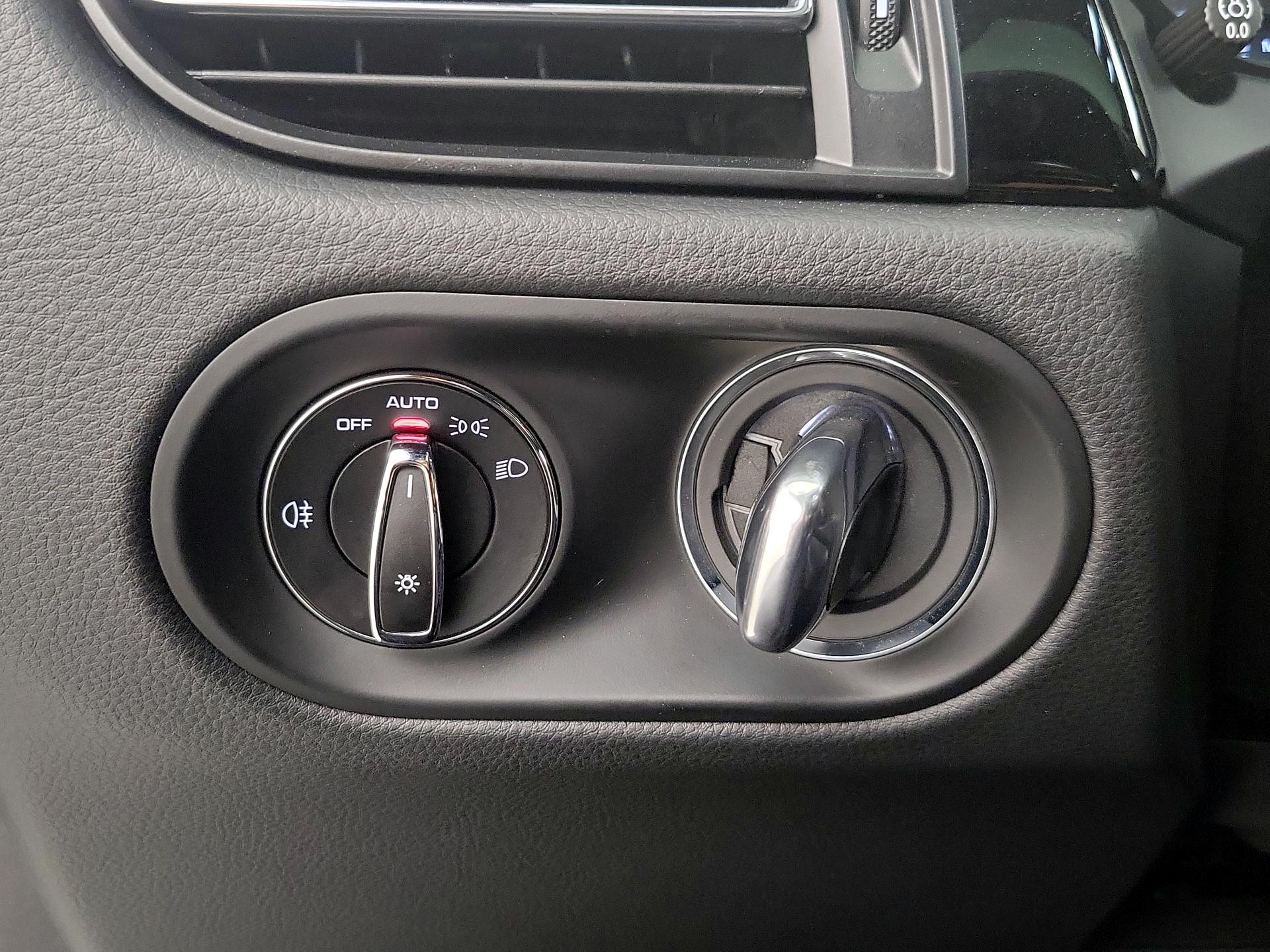 Thumbnail: 2023 Porsche Macan - 13