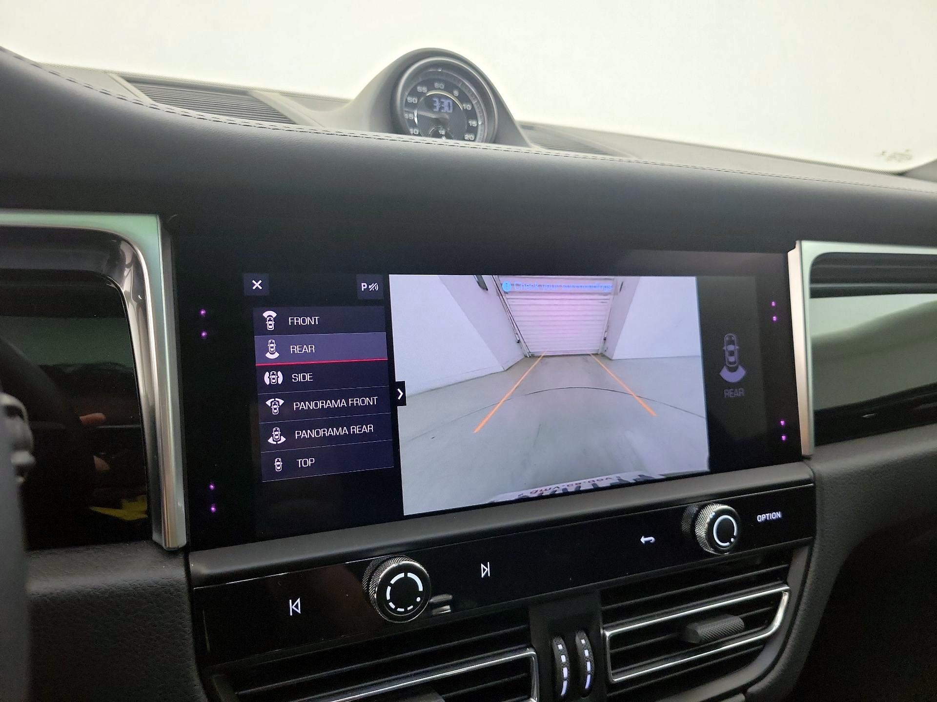 Thumbnail: 2023 Porsche Macan - 15