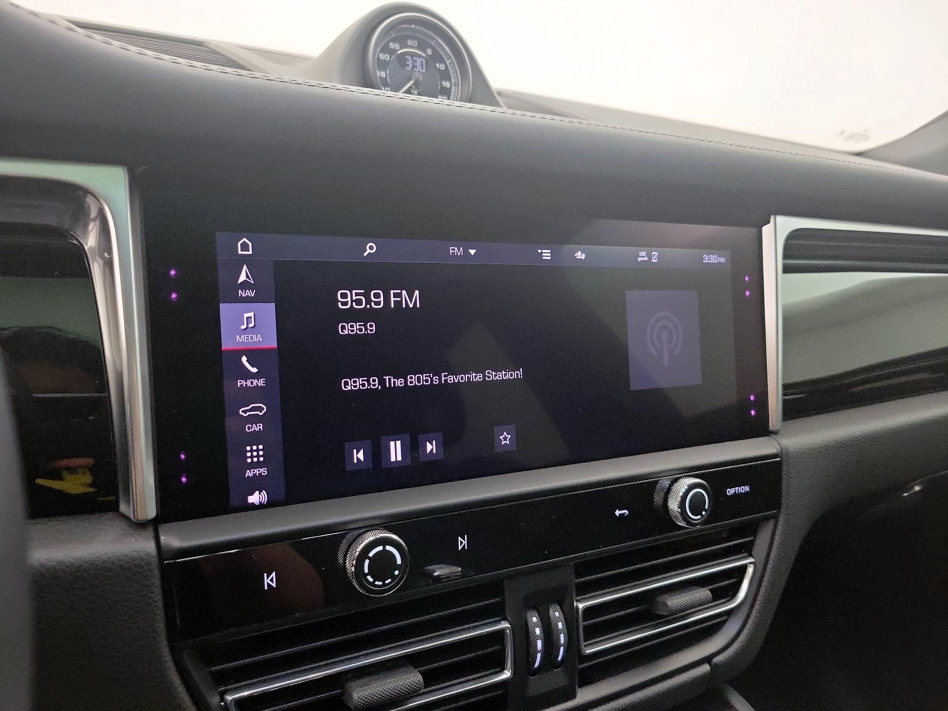 Thumbnail: 2023 Porsche Macan - 16