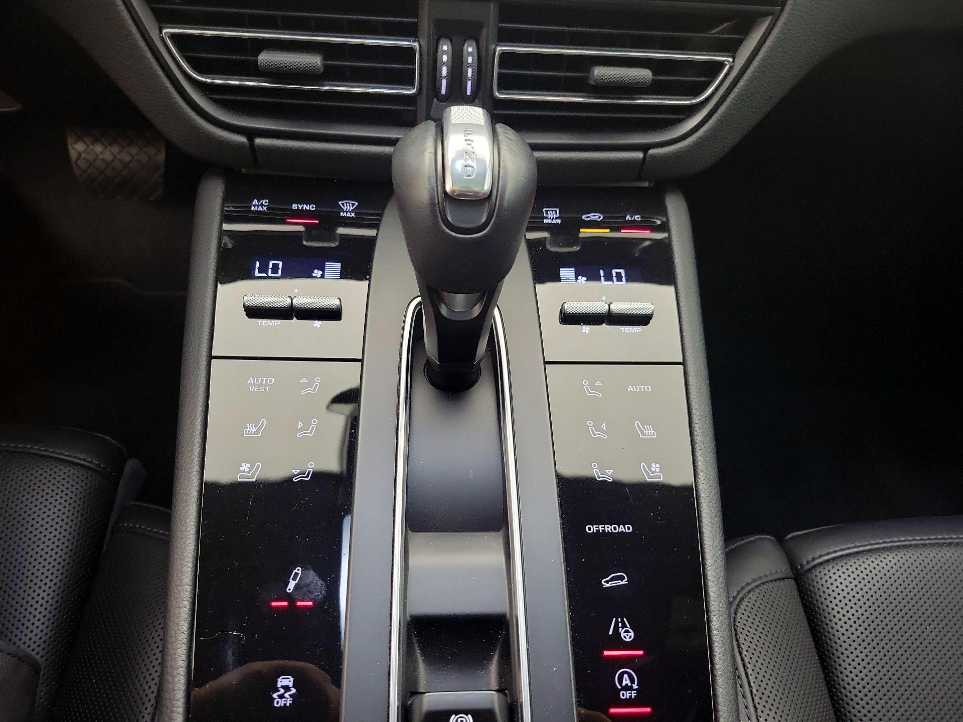 Thumbnail: 2023 Porsche Macan - 18