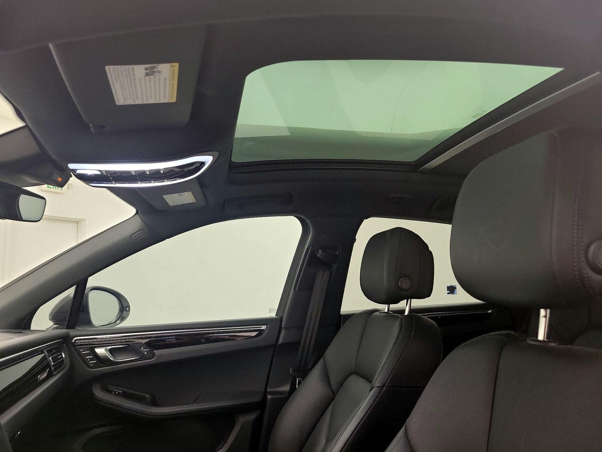 Thumbnail: 2023 Porsche Macan - 19