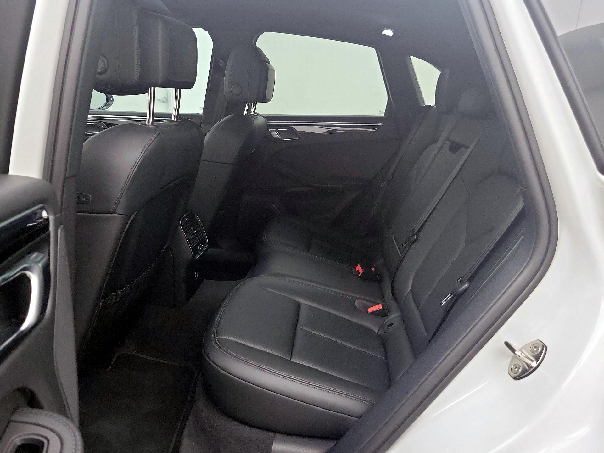 Thumbnail: 2023 Porsche Macan - 20