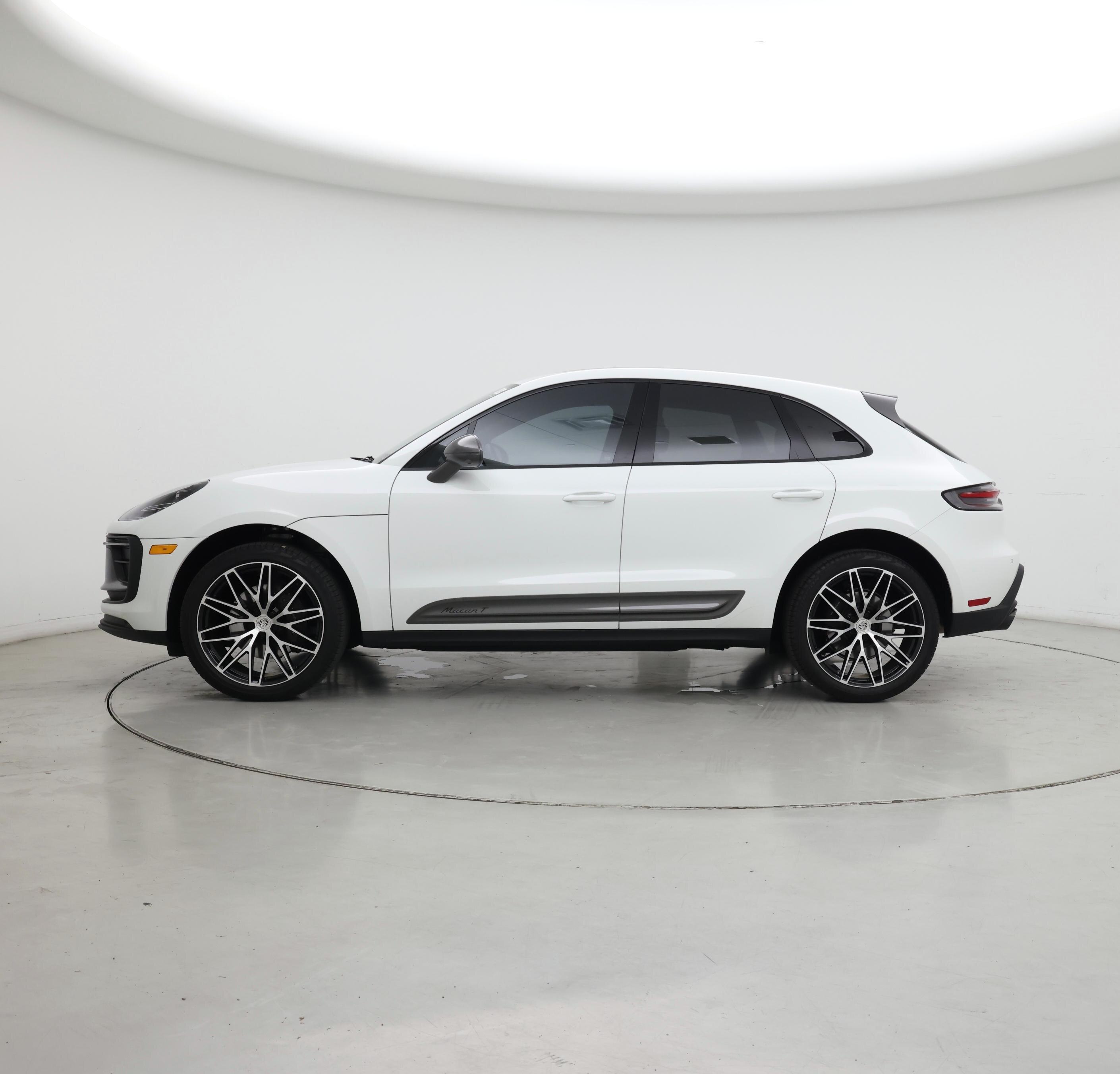 Thumbnail: 2023 Porsche Macan - 3