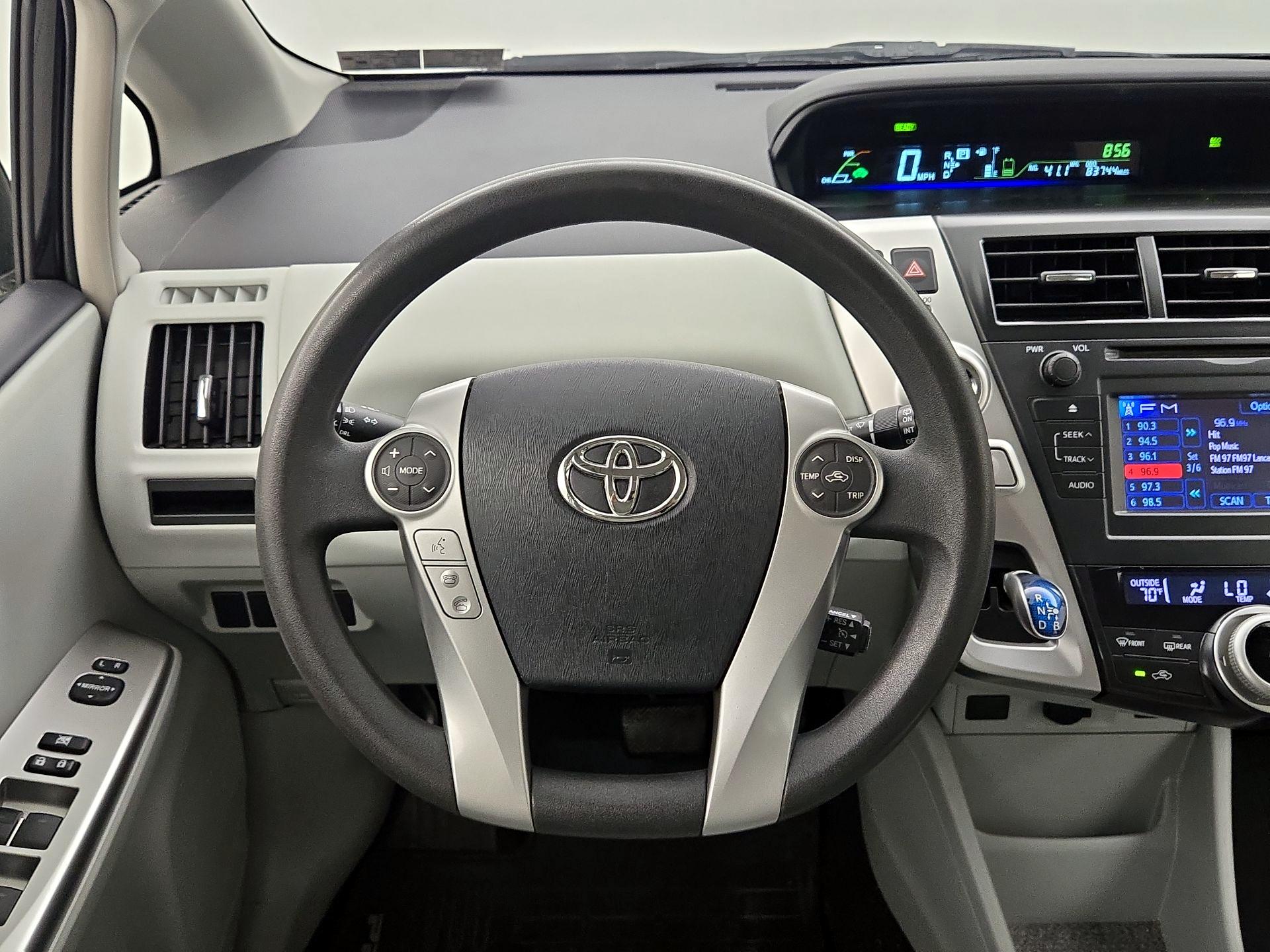 Thumbnail: 2014 Toyota Prius v - 10