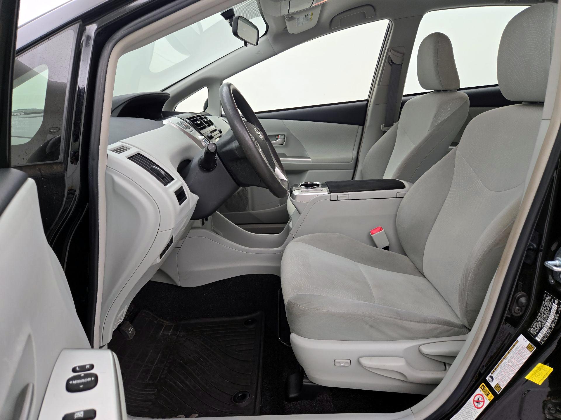 Thumbnail: 2014 Toyota Prius v - 11