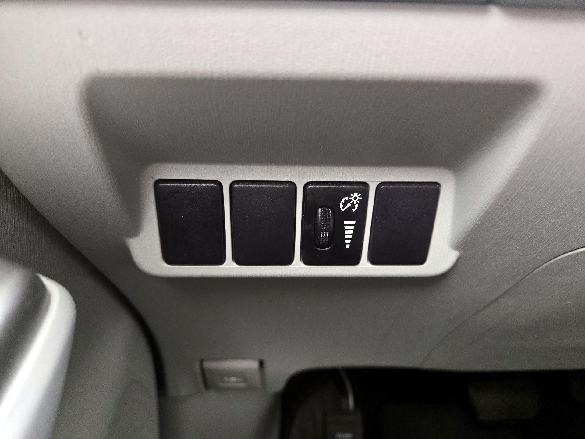Thumbnail: 2014 Toyota Prius v - 13