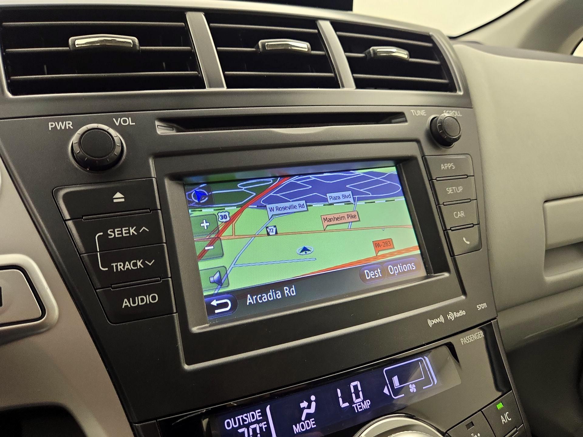 Thumbnail: 2014 Toyota Prius v - 14