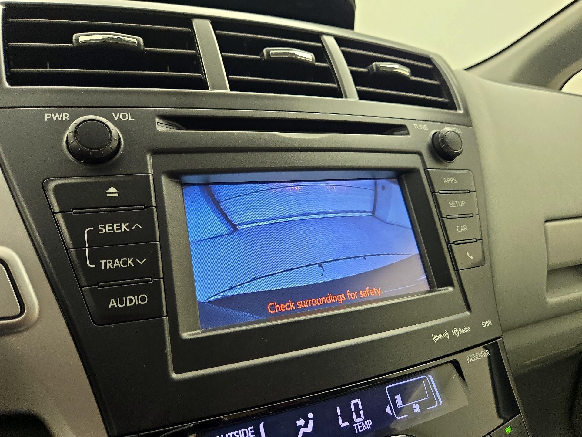 Thumbnail: 2014 Toyota Prius v - 15