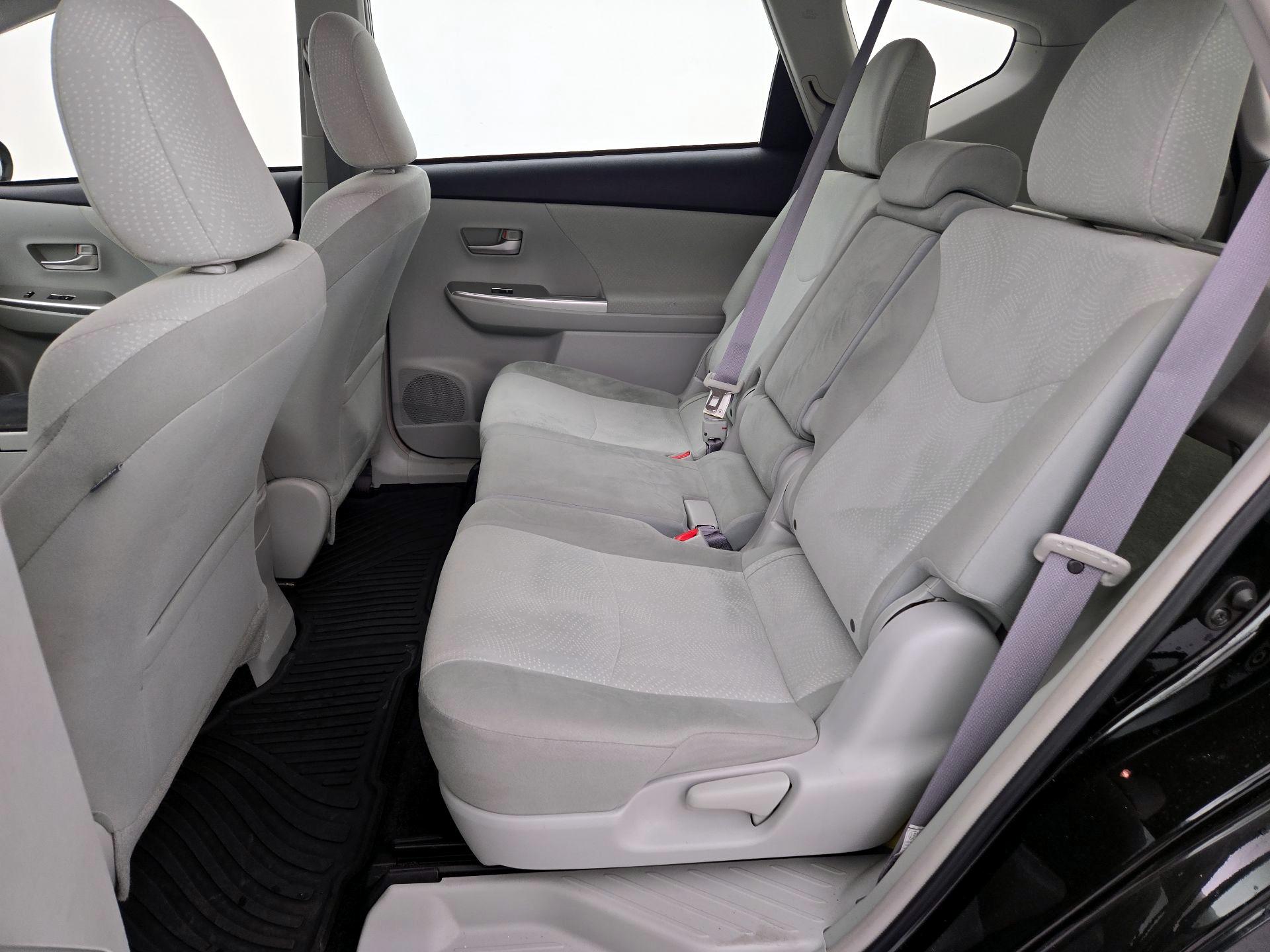 Thumbnail: 2014 Toyota Prius v - 20