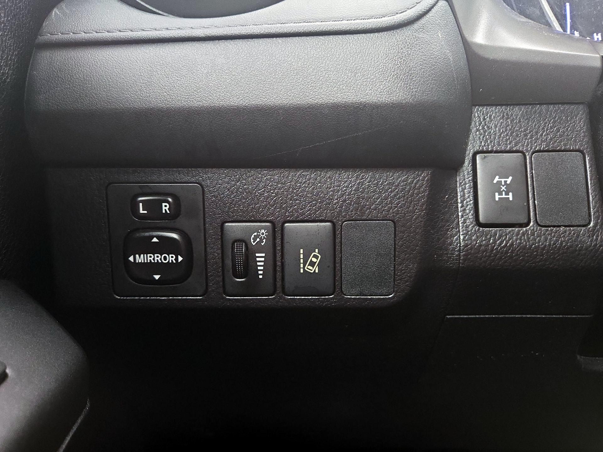 Thumbnail: 2018 Toyota RAV4 - 13