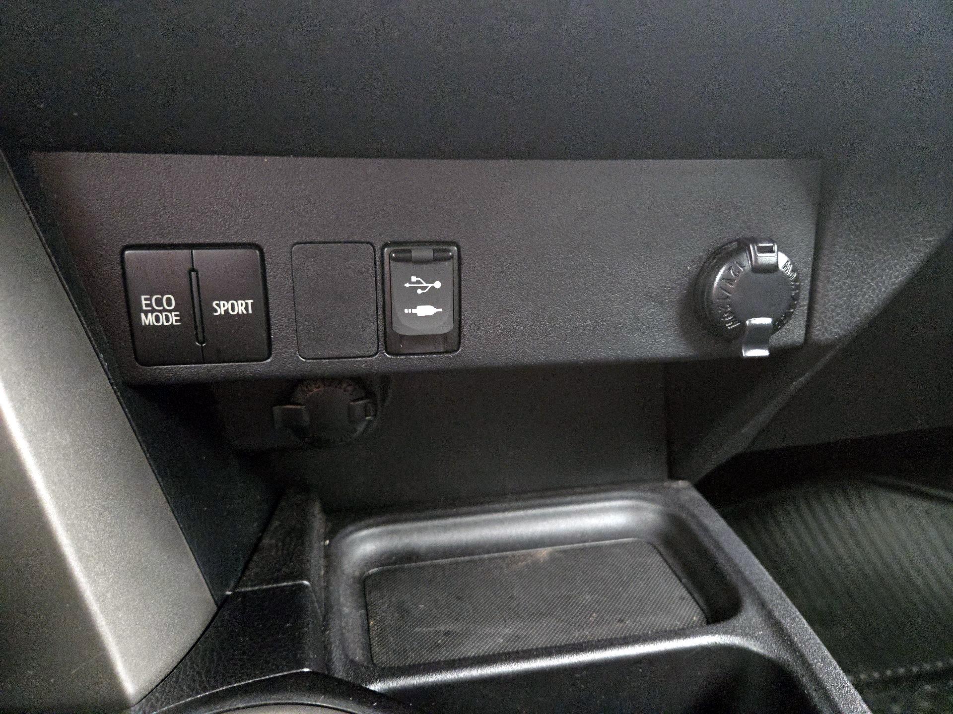 Thumbnail: 2018 Toyota RAV4 - 18