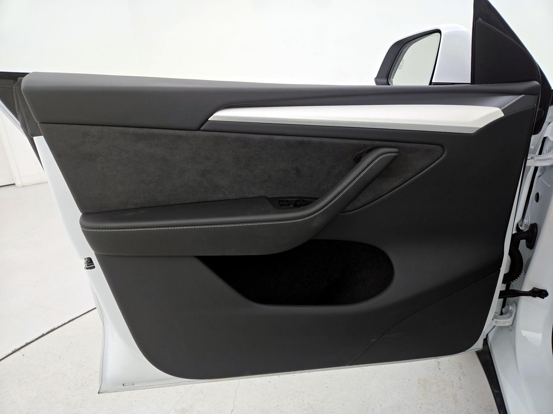 Thumbnail: 2025 Tesla Model Y - 12