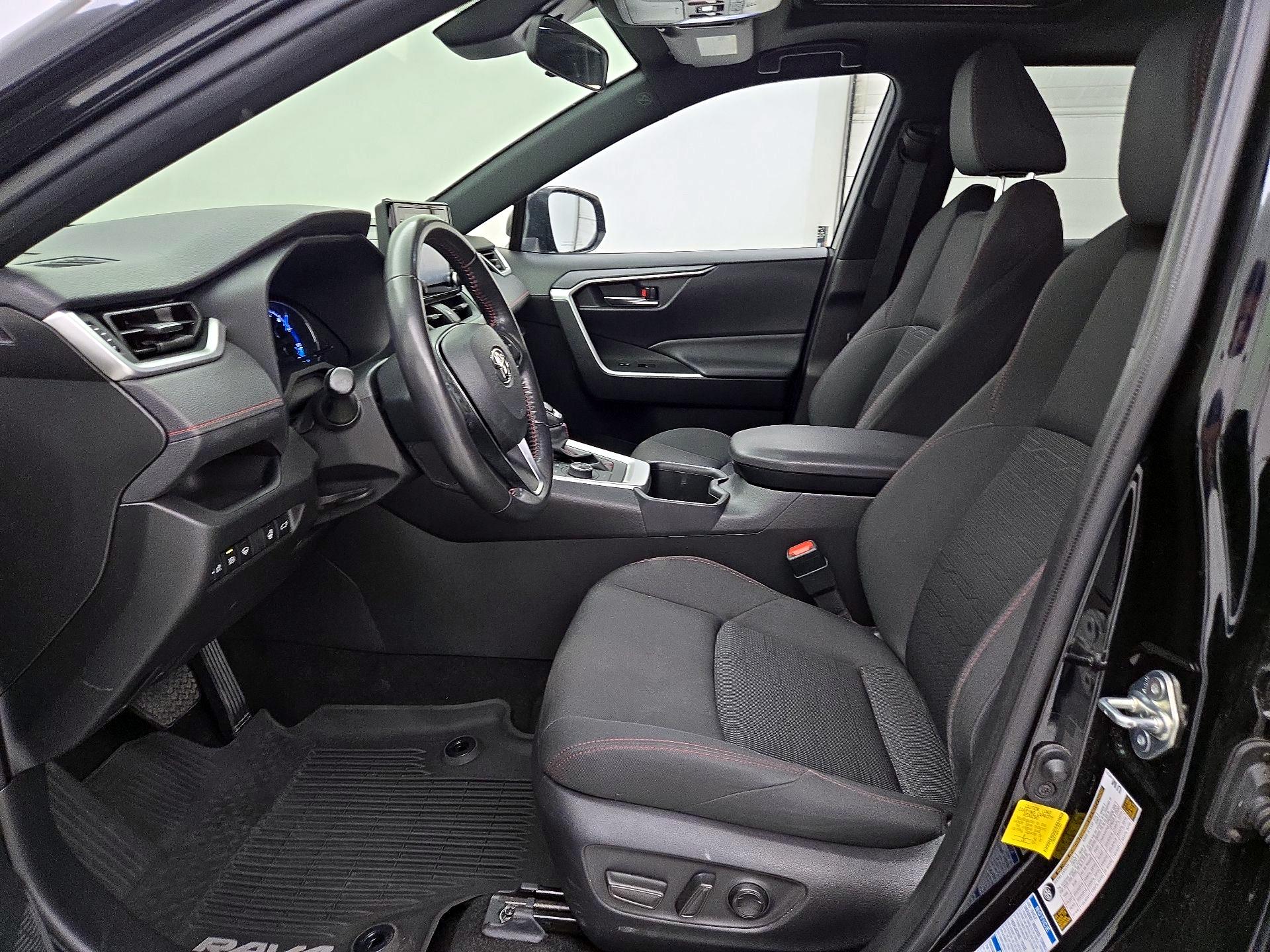 Thumbnail: 2022 Toyota RAV4 - 11
