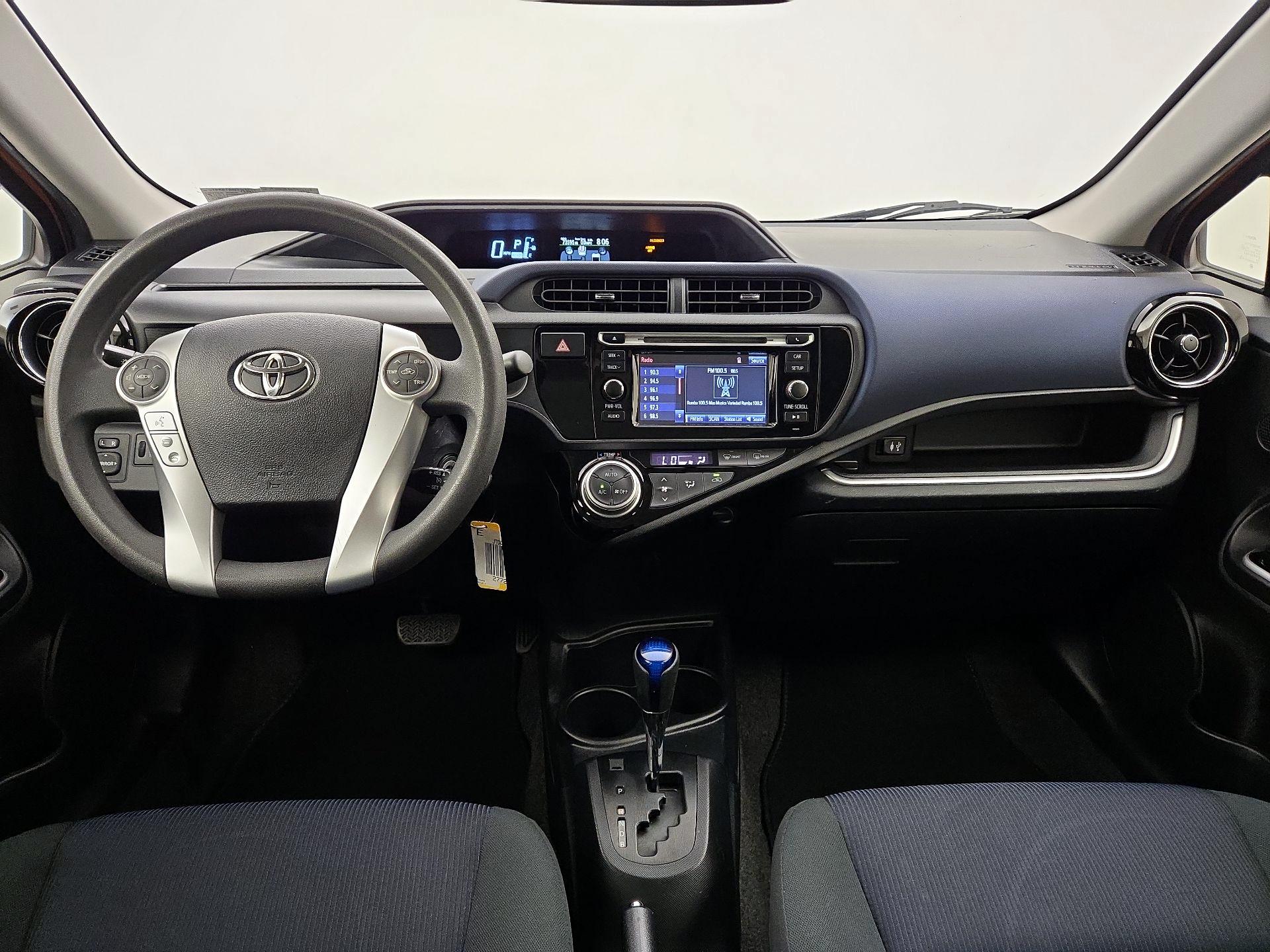 Thumbnail: 2015 Toyota Prius c - 9
