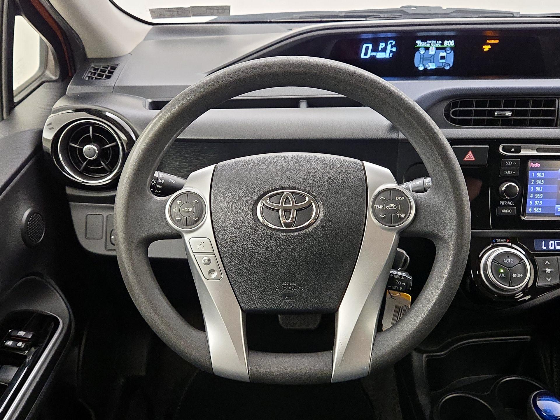 Thumbnail: 2015 Toyota Prius c - 10