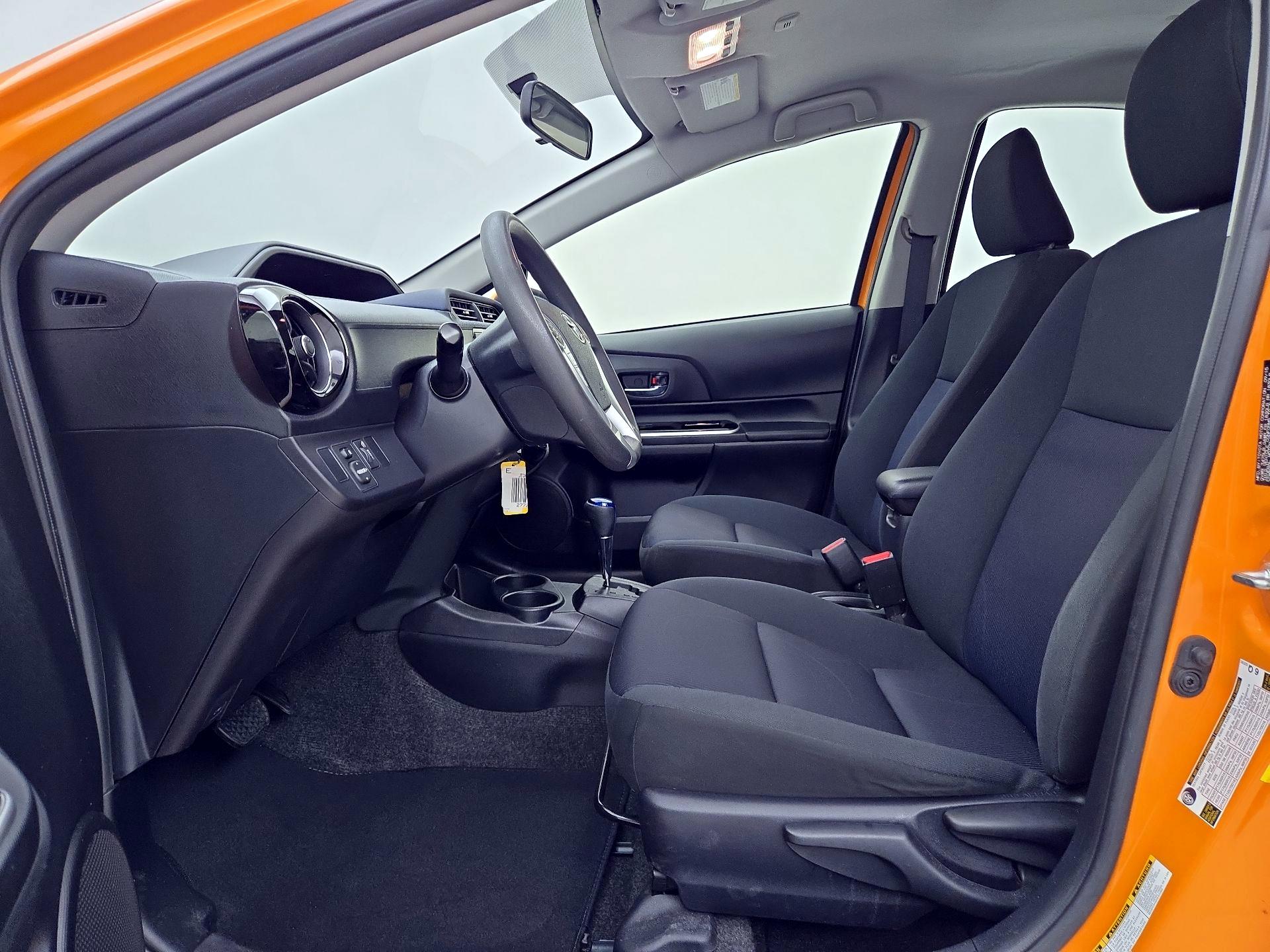 Thumbnail: 2015 Toyota Prius c - 11