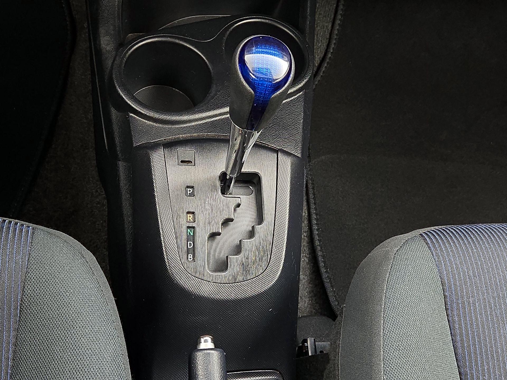 Thumbnail: 2015 Toyota Prius c - 16
