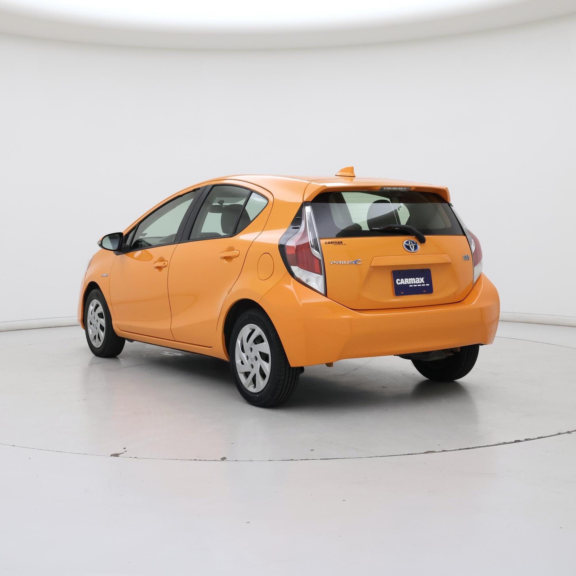 Thumbnail: 2015 Toyota Prius c - 2