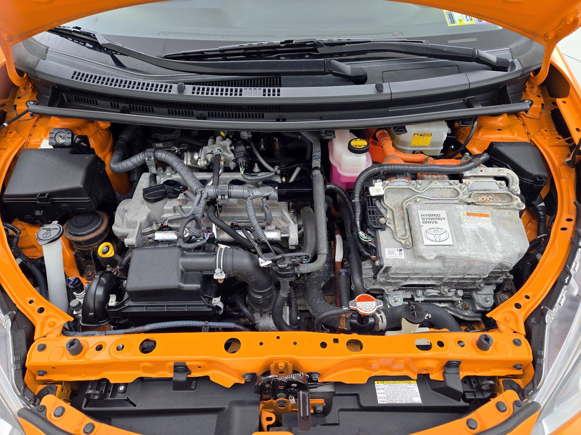 Thumbnail: 2015 Toyota Prius c - 20
