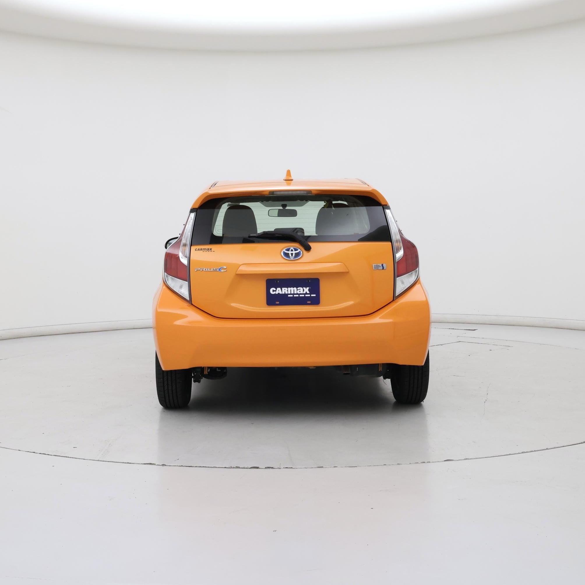 Thumbnail: 2015 Toyota Prius c - 6
