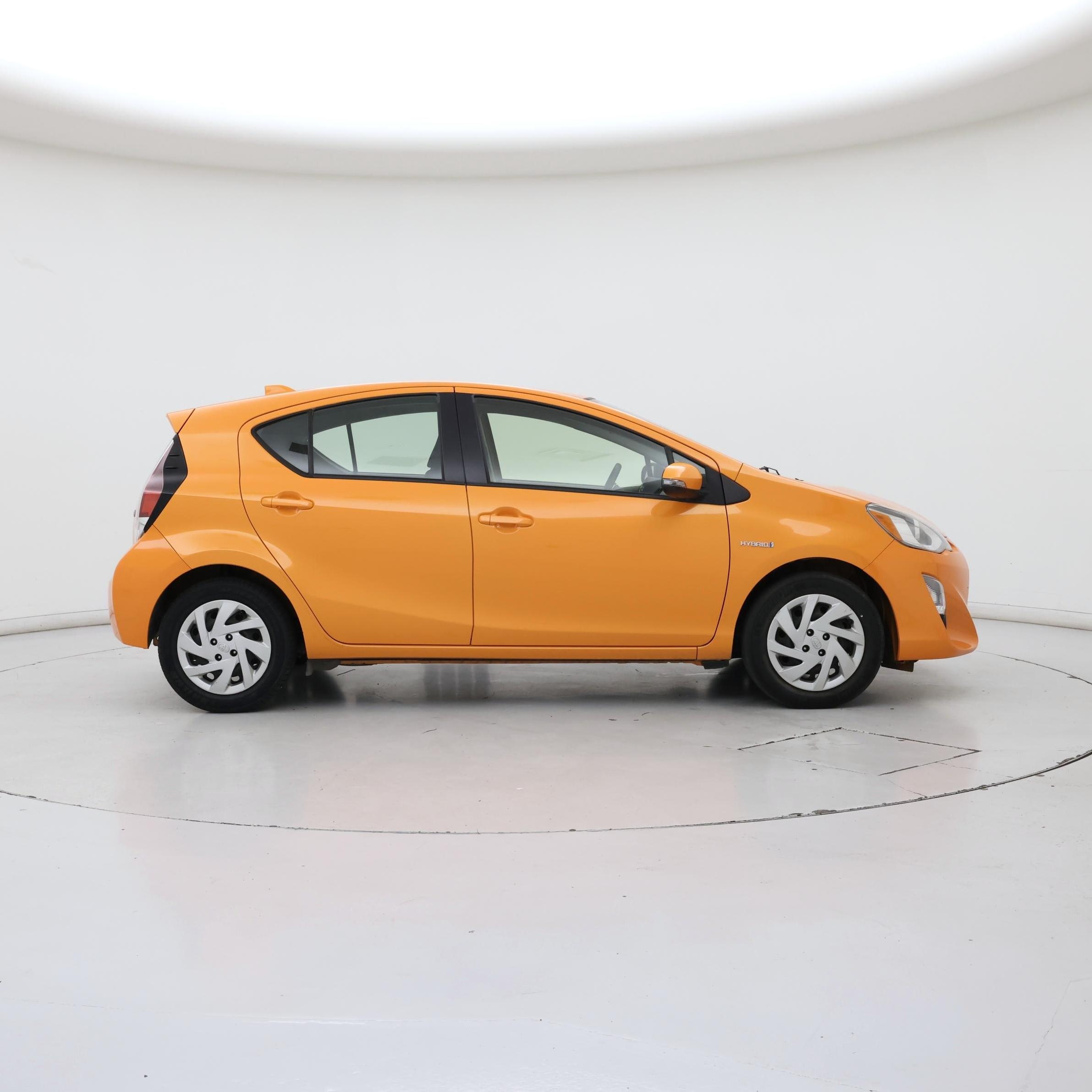 Thumbnail: 2015 Toyota Prius c - 7