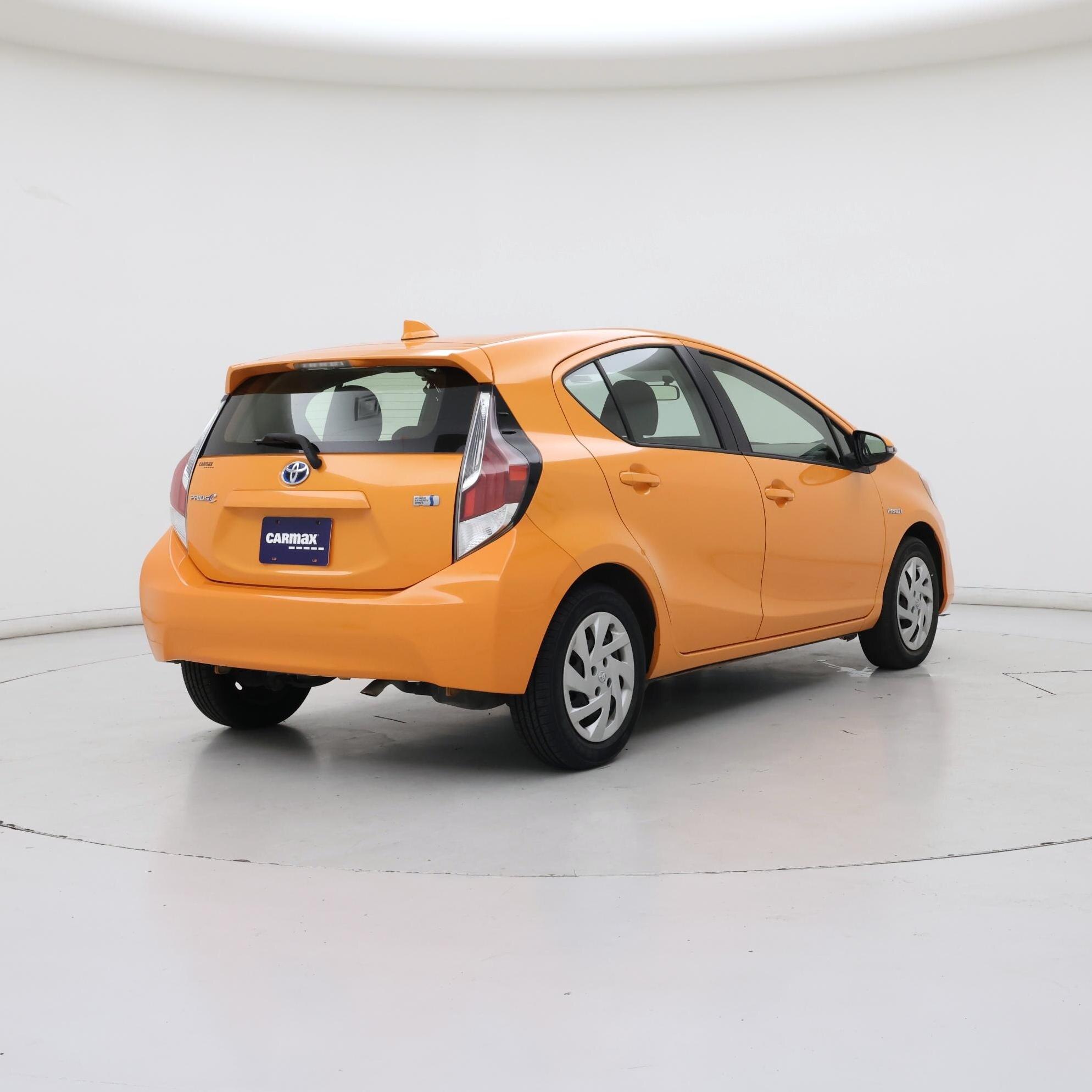 Thumbnail: 2015 Toyota Prius c - 8