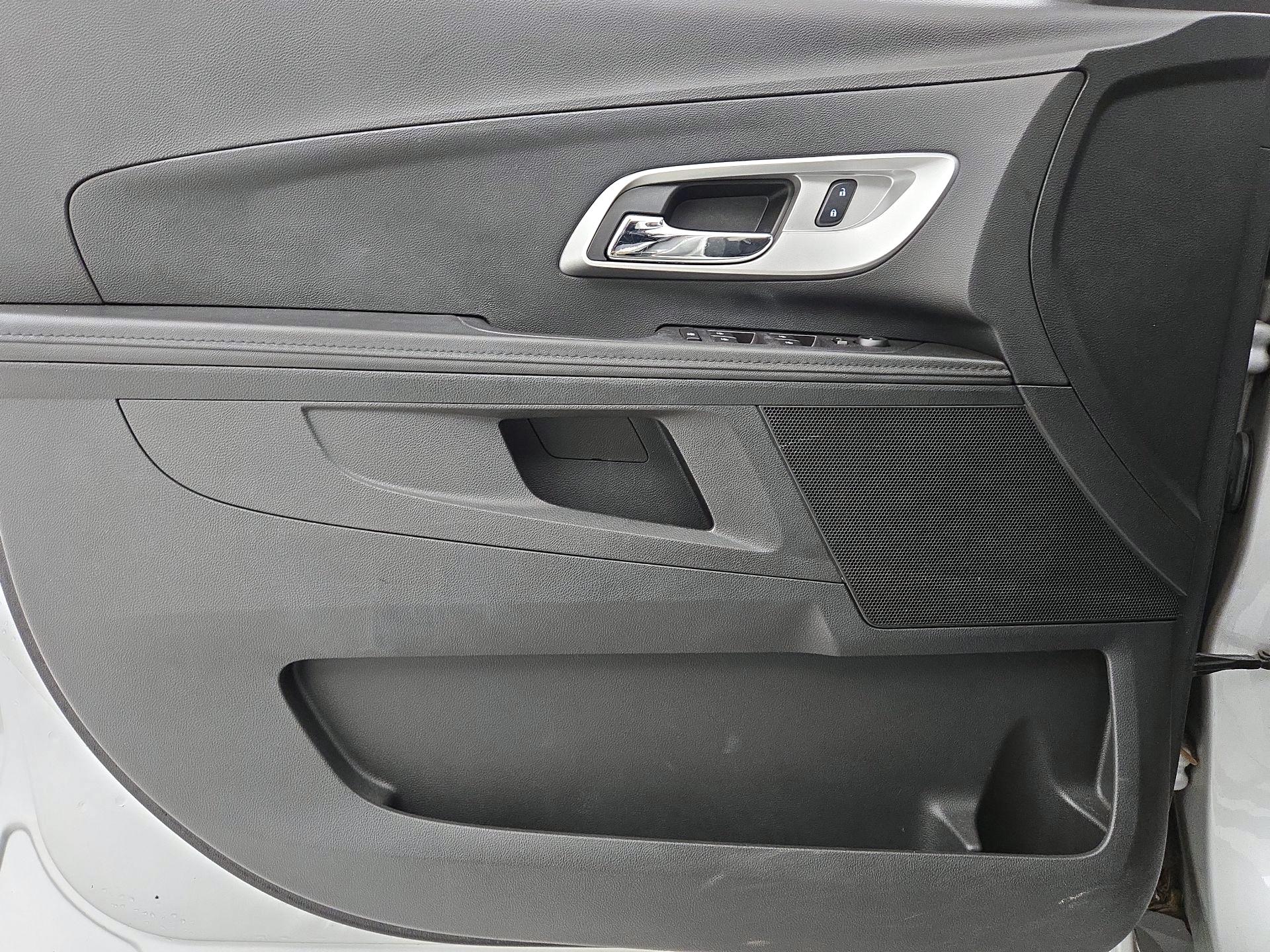 Thumbnail: 2016 Chevrolet Equinox - 12