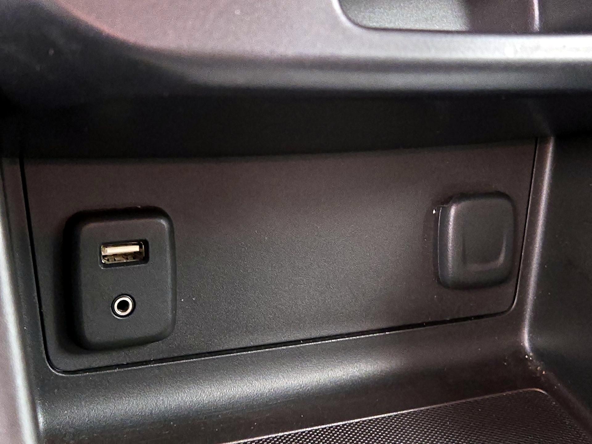 Thumbnail: 2015 Chevrolet Colorado - 18